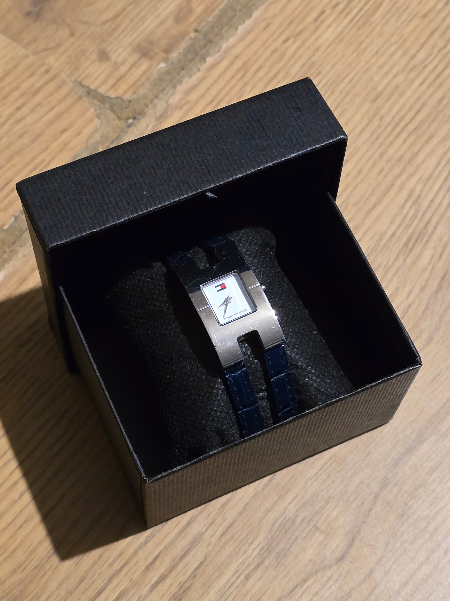 Tommy Hilfiger Ladies Quartz Watch - Pre-owned - 1