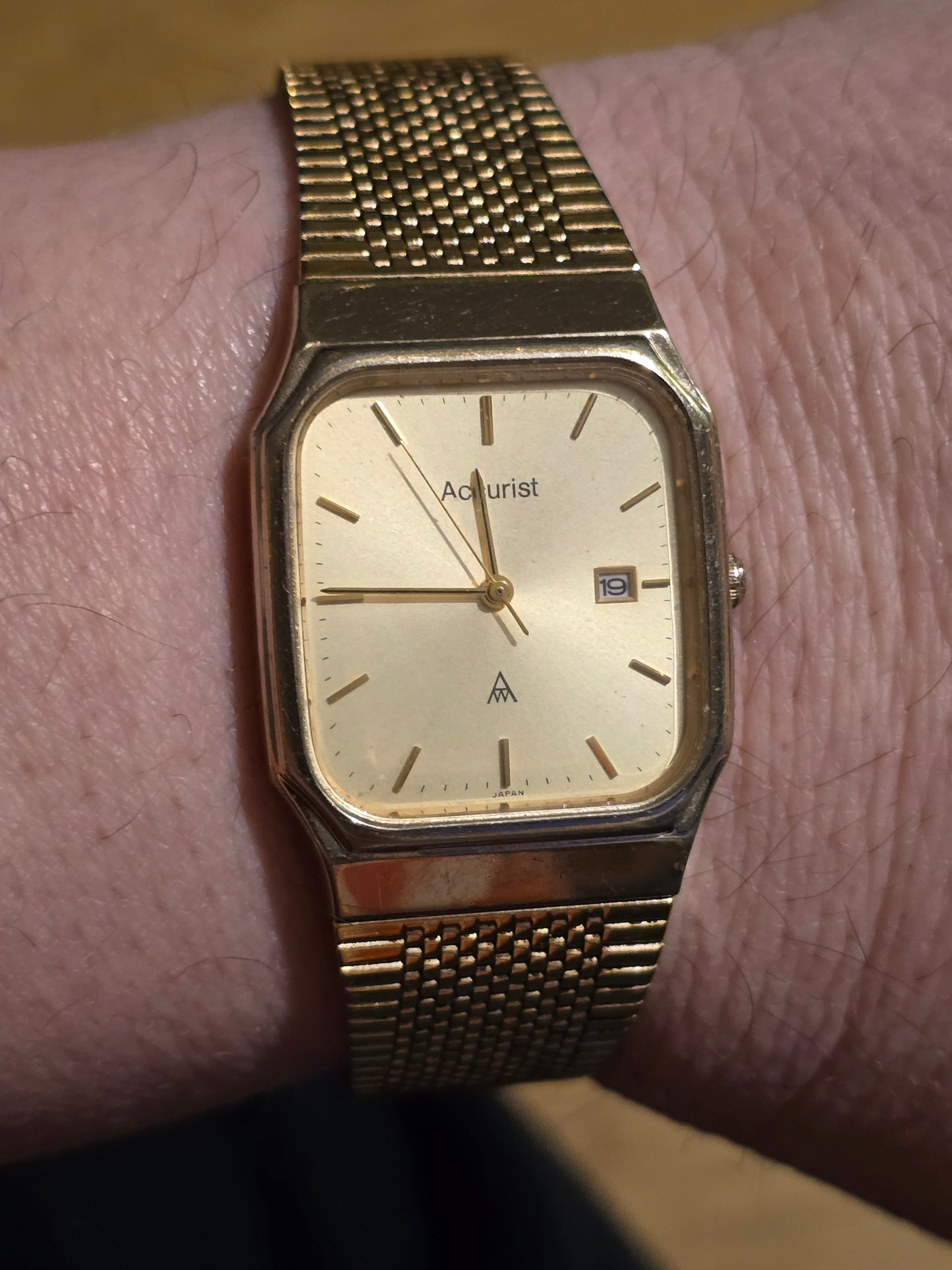 Accurist Vintage Gold Coloured Mens Quartz Watch - Pre-owned