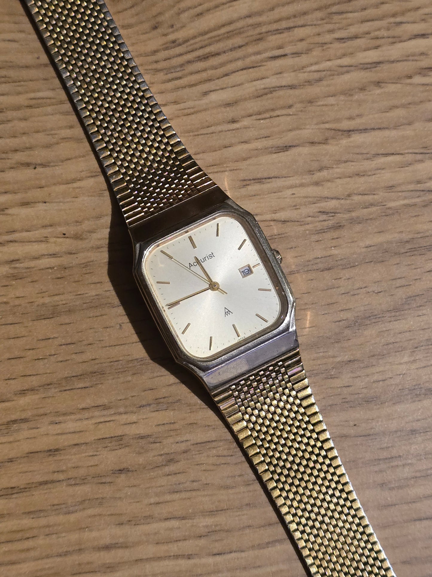 Accurist Vintage Gold Coloured Mens Quartz Watch - Pre-owned