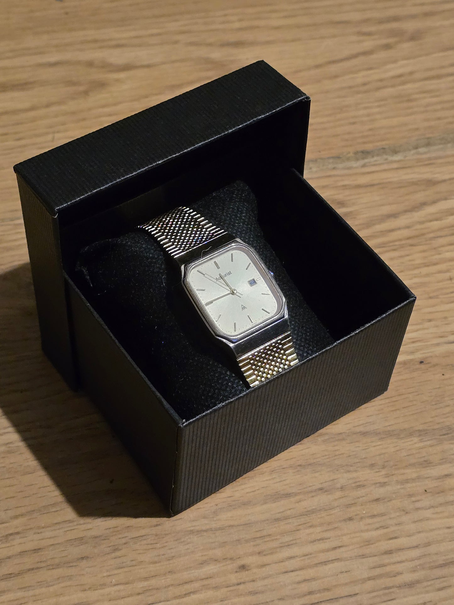 Accurist Vintage Gold Coloured Mens Quartz Watch - Pre-owned