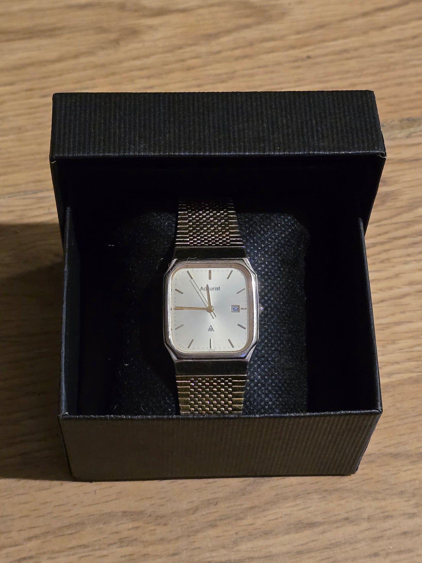 Accurist Vintage Gold Coloured Mens Quartz Watch - Pre-owned