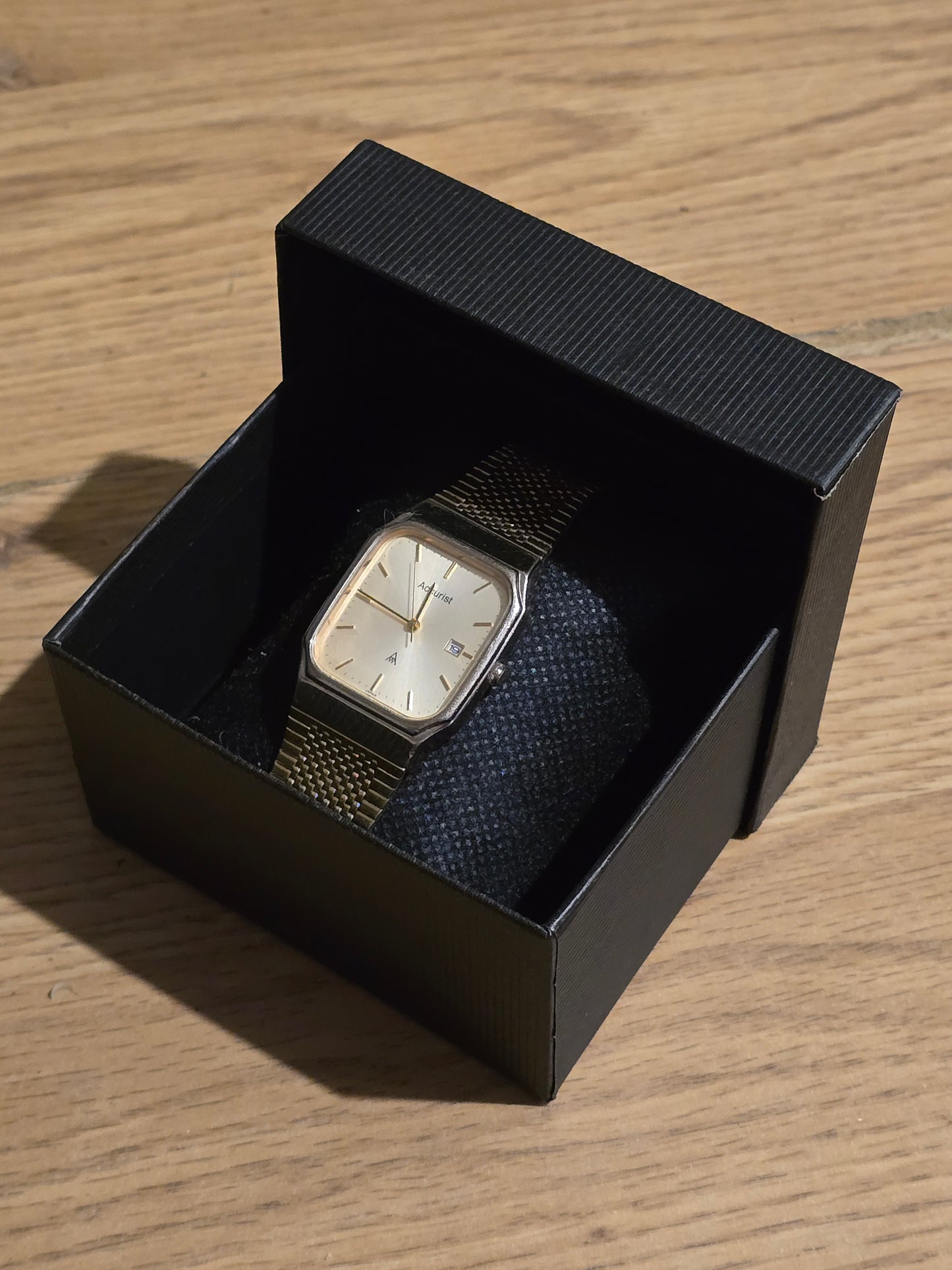 Accurist Vintage Gold Coloured Mens Quartz Watch - Pre-owned