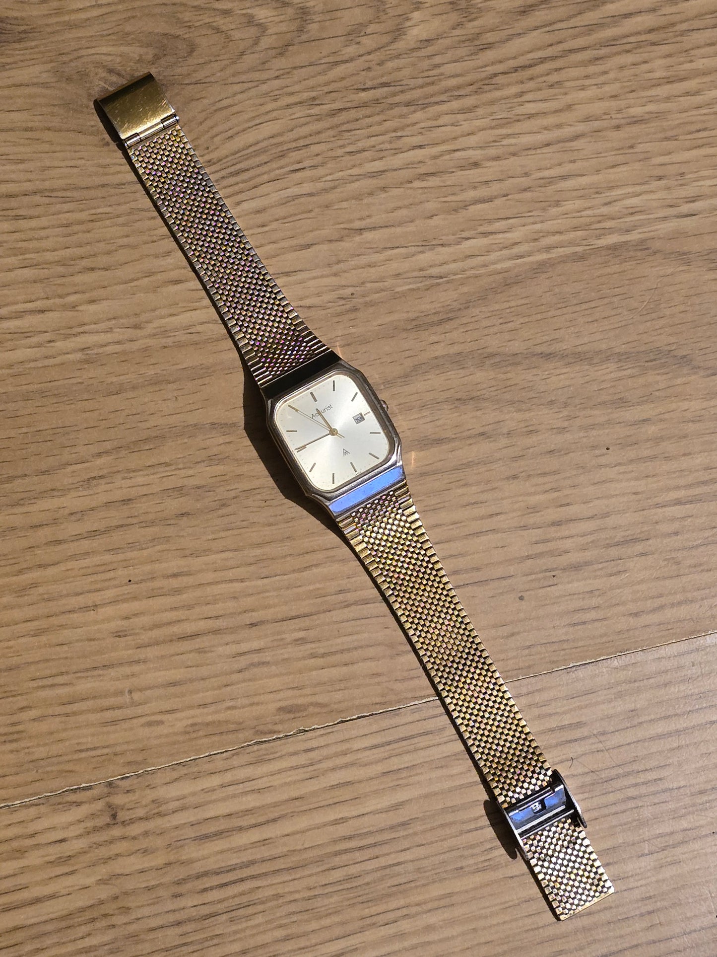 Accurist Vintage Gold Coloured Mens Quartz Watch - Pre-owned