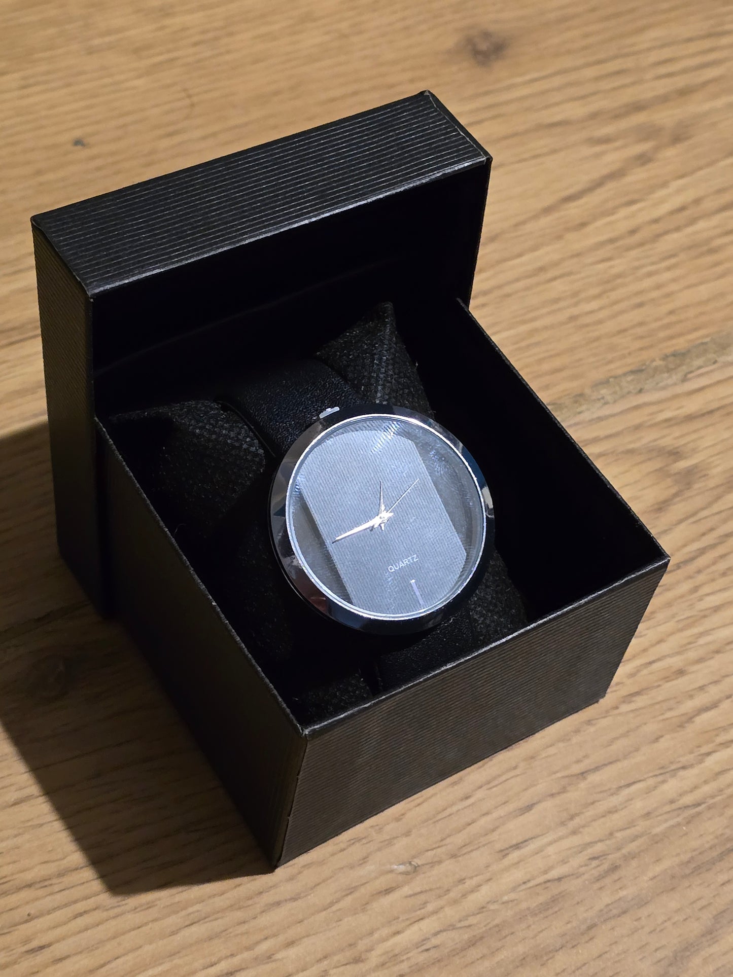 Ladies Quartz Watch - New - 2