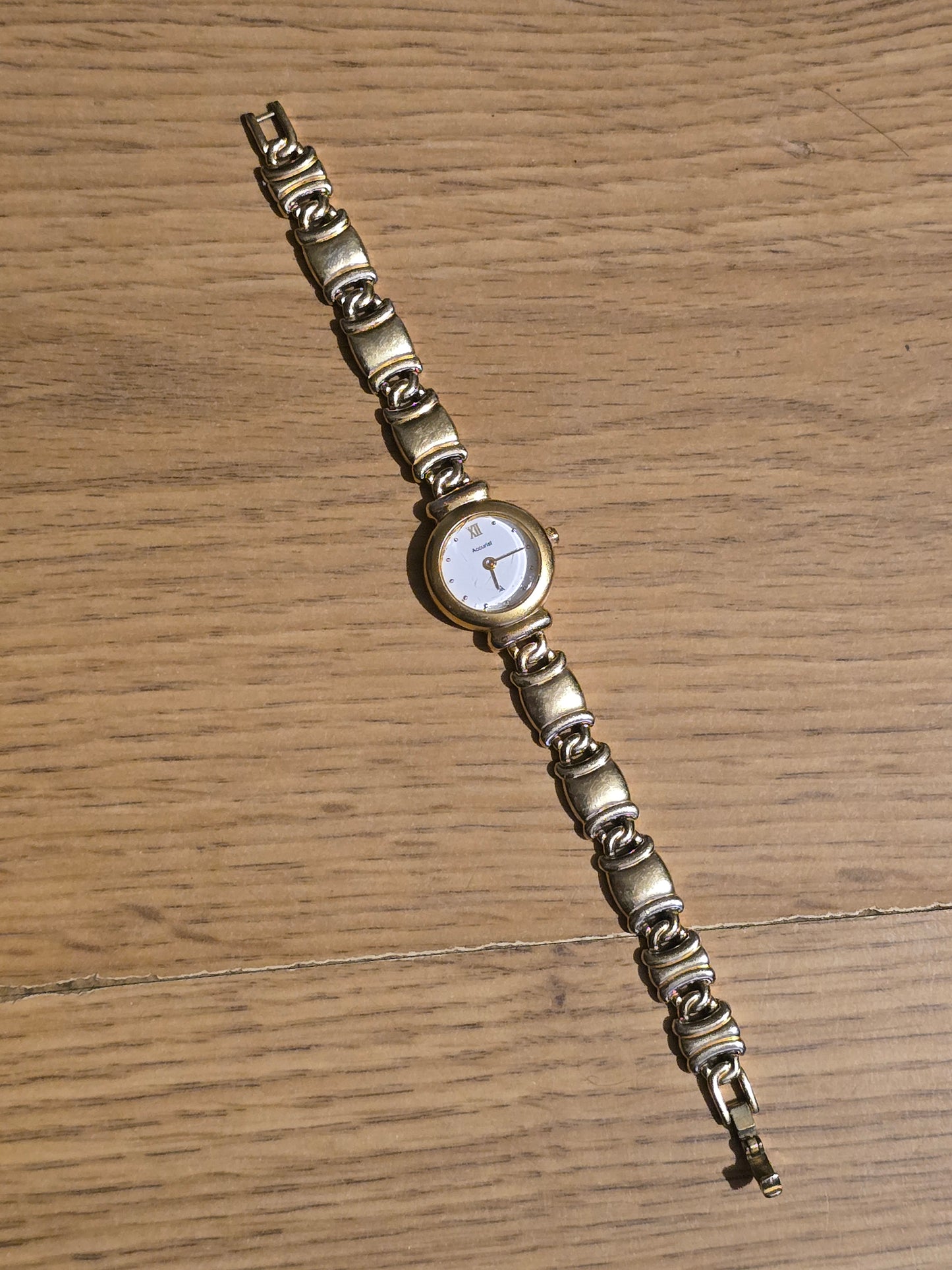Accurist Ladies Gold Plated Quartz Dress Watch - Pre-owned - 1