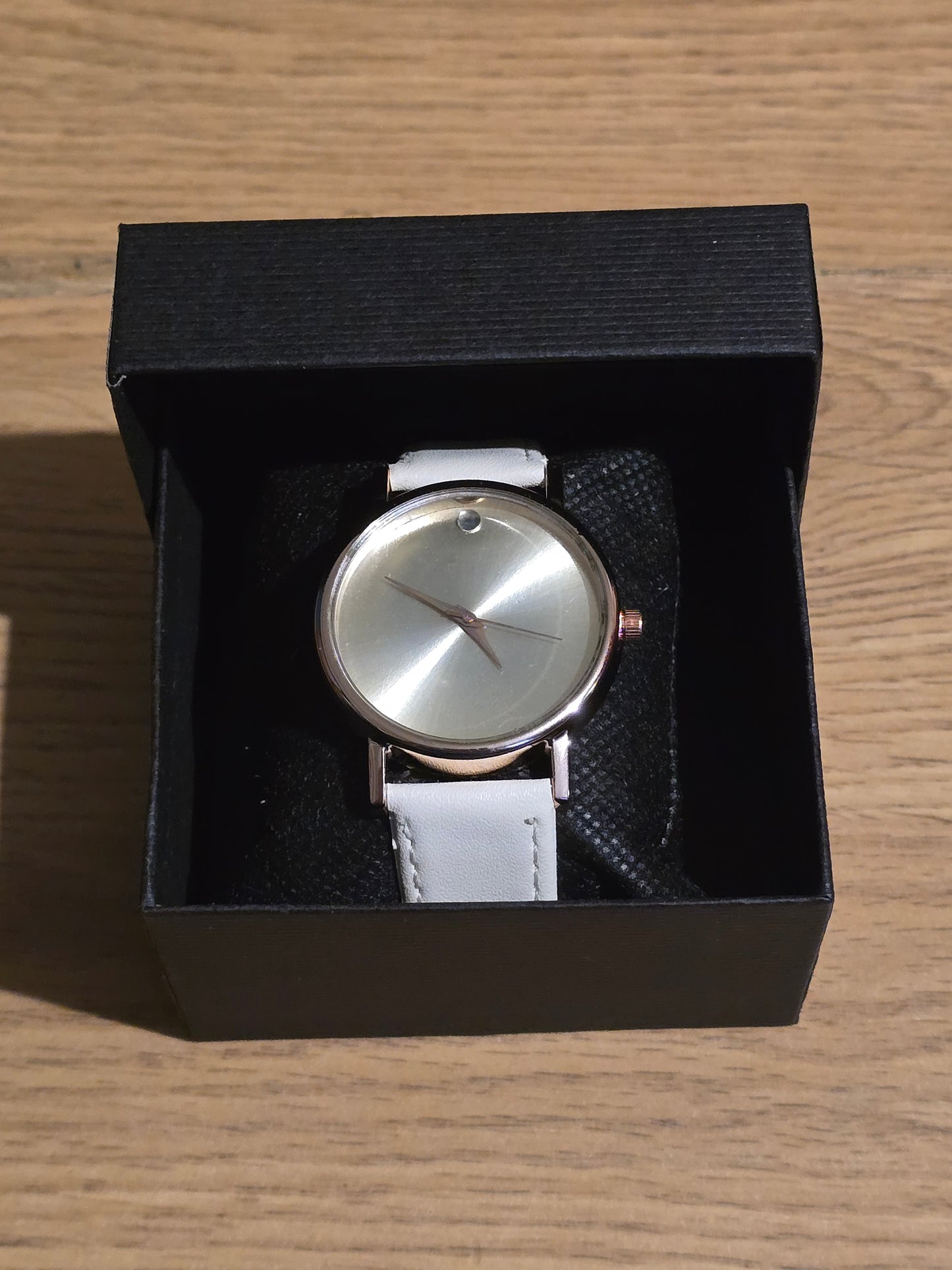 Mens / Unisex Minimalist Quartz Watch - New - 9