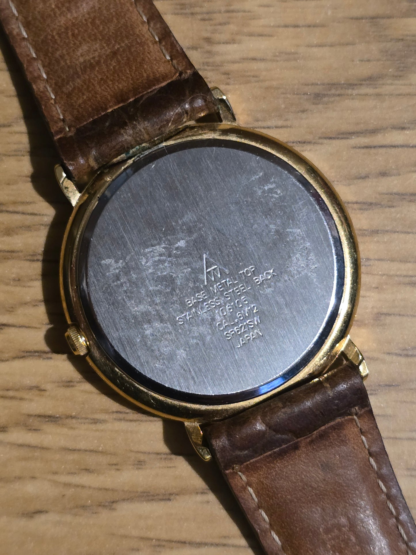 Accurist Mens / Unisex Gold Plated Quartz Watch - Pre-owned - 1