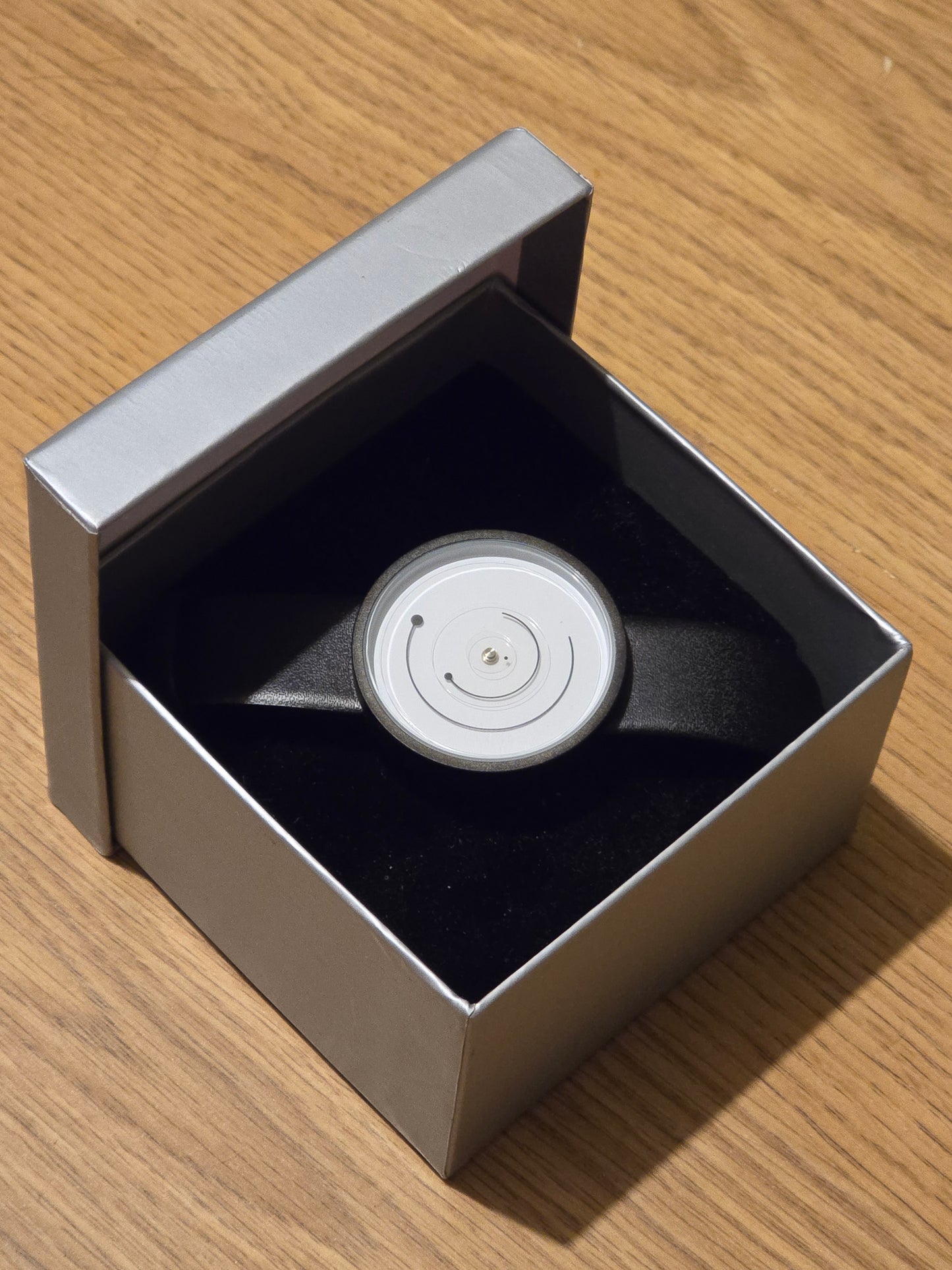 Minimalist Unisex Quartz Watch - New - 1