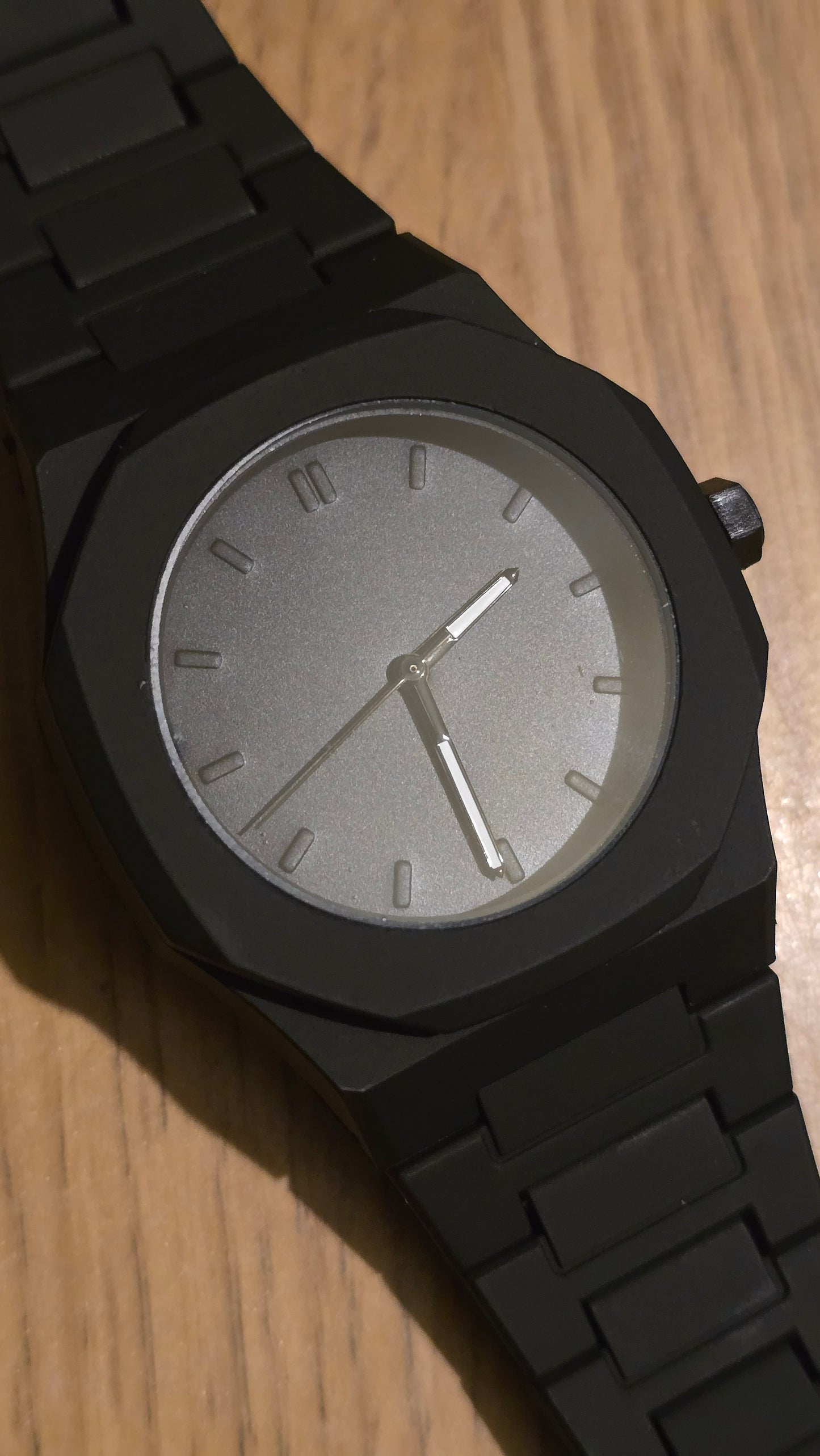 Mens / Unisex Black Quartz Watch - New