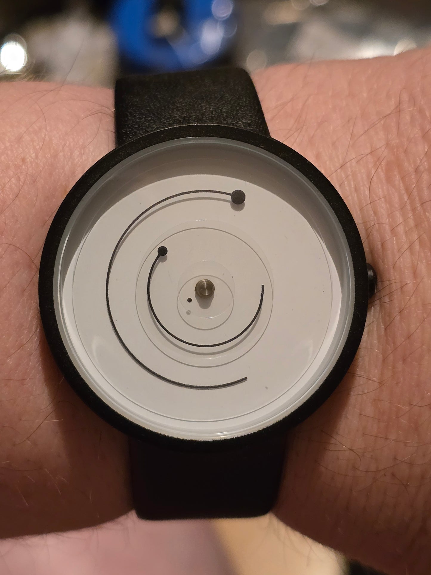 Minimalist Unisex Quartz Watch - New - 1