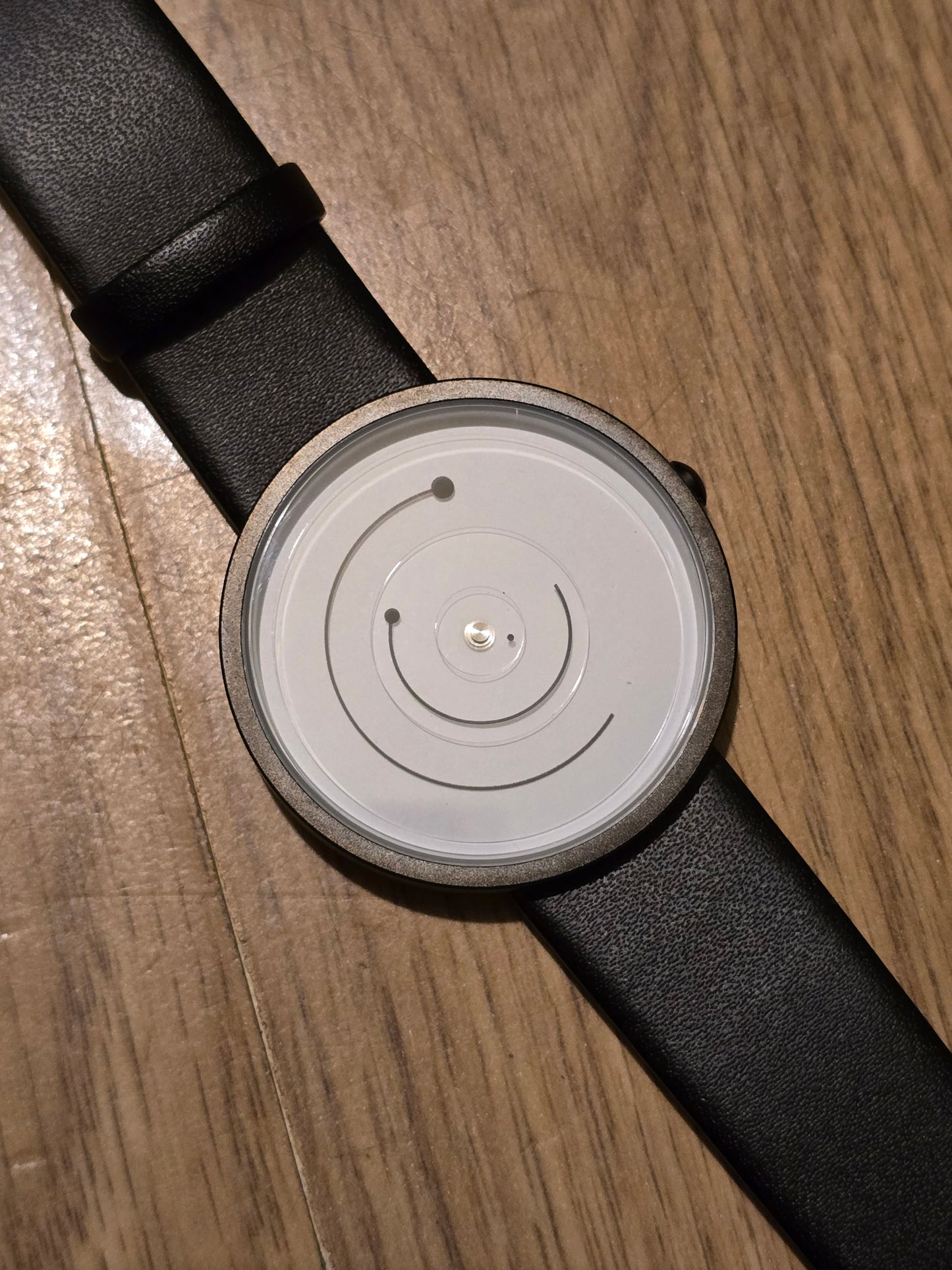 Minimalist Unisex Quartz Watch - New - 1