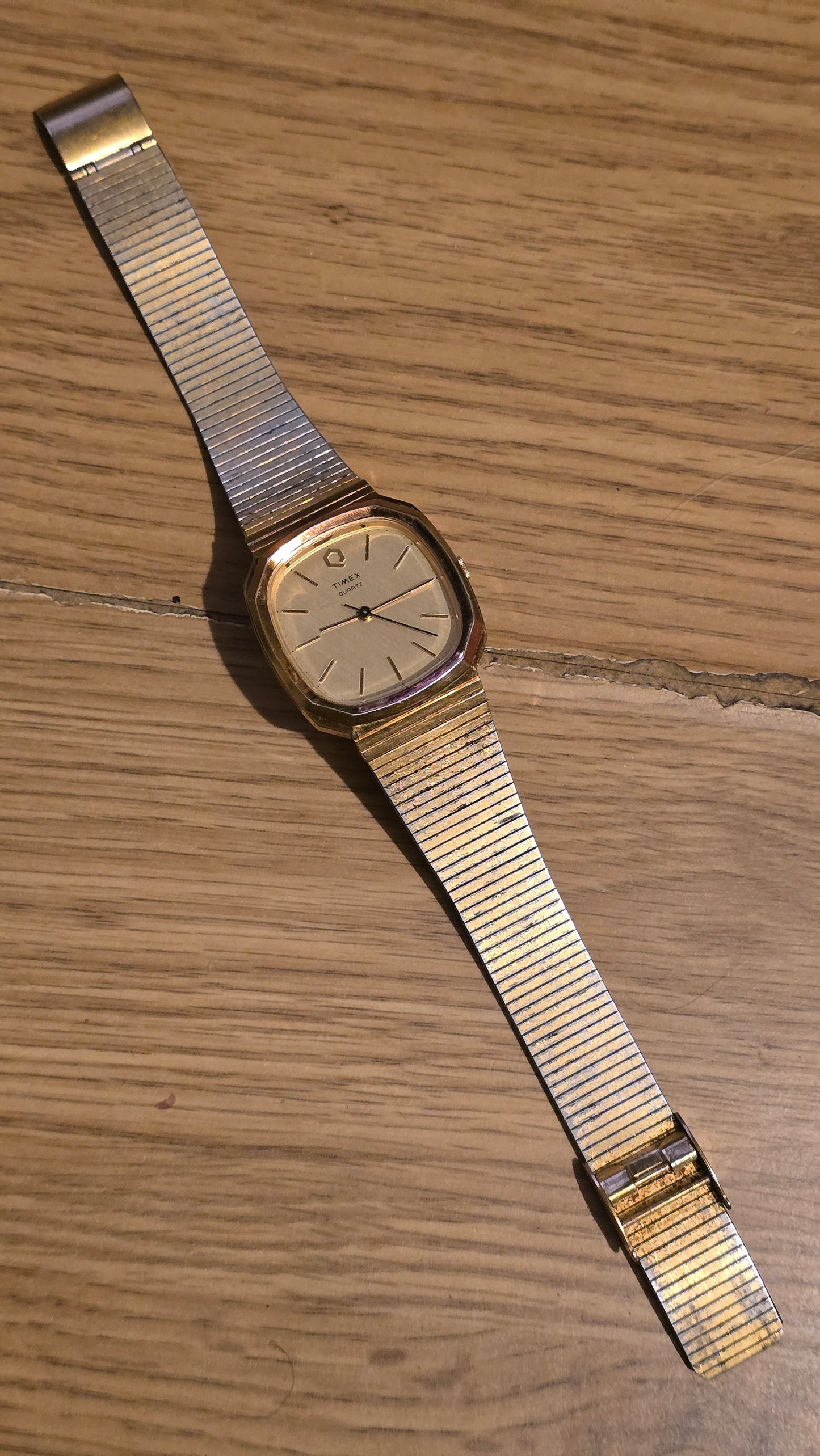 Timex Mens / Unisex Gold Coloured Quartz Watch - 1