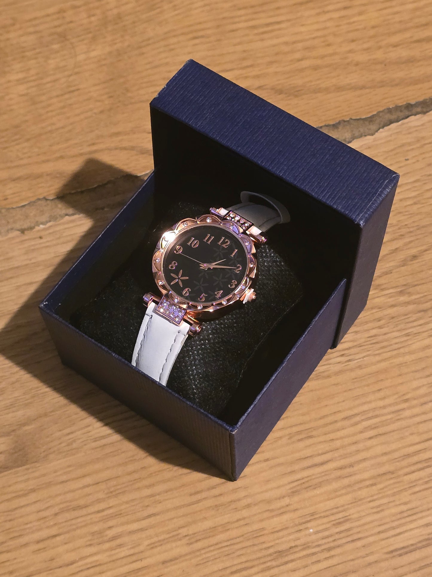 Ladies Quartz Watch - White - New - 1