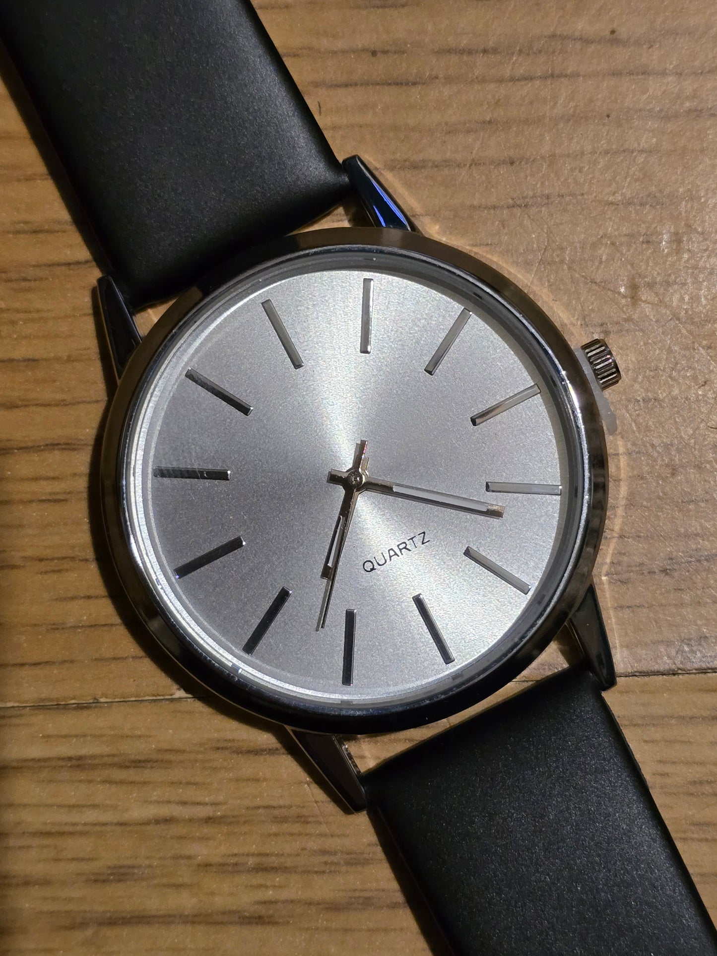 Mens Classic Style Quartz Watch - New - 2