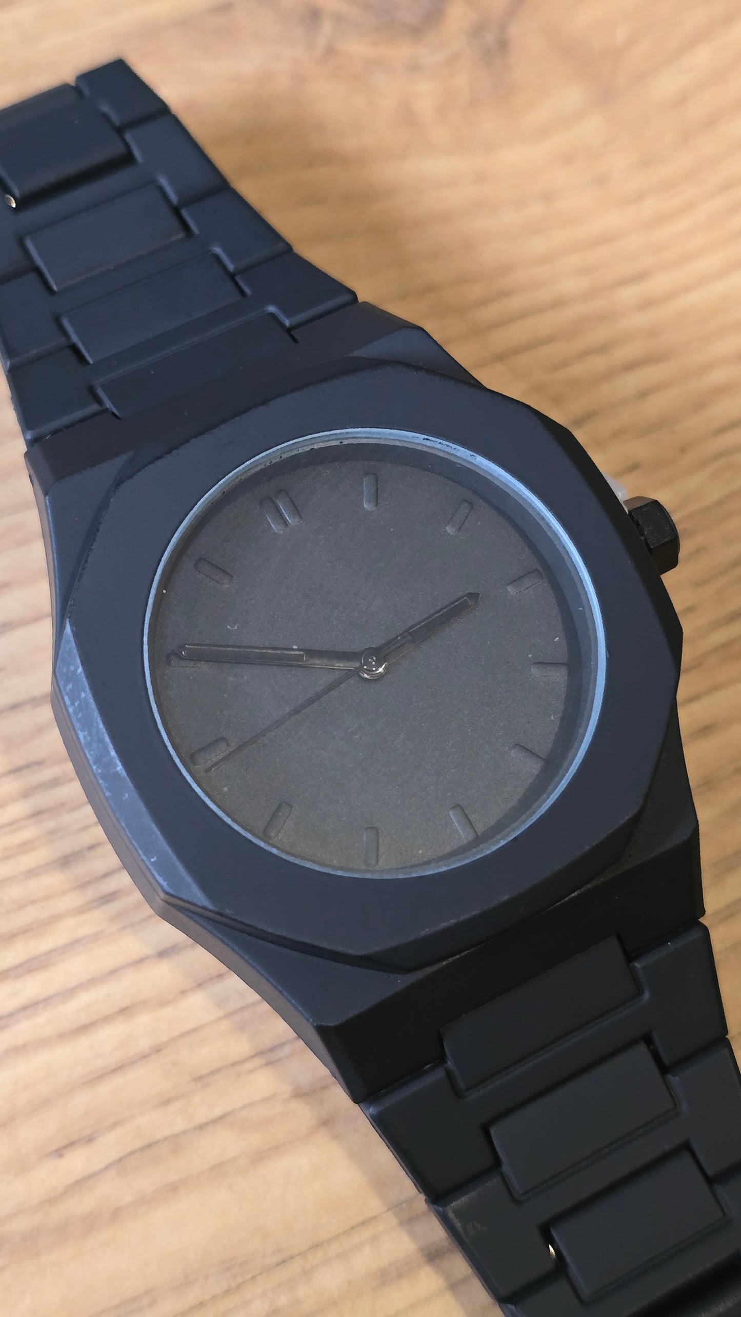 Mens / Unisex Black Quartz Watch - 1