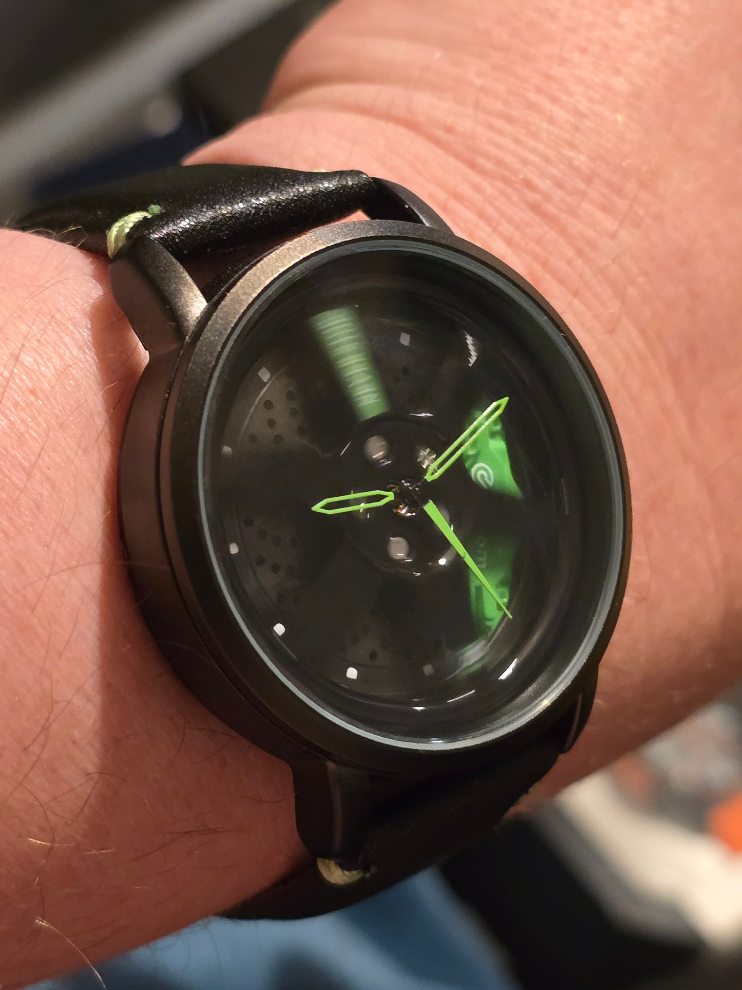 Never Stop Alloy Wheel Design Mens Quartz Watch with Rotating Face - Green - New - 1