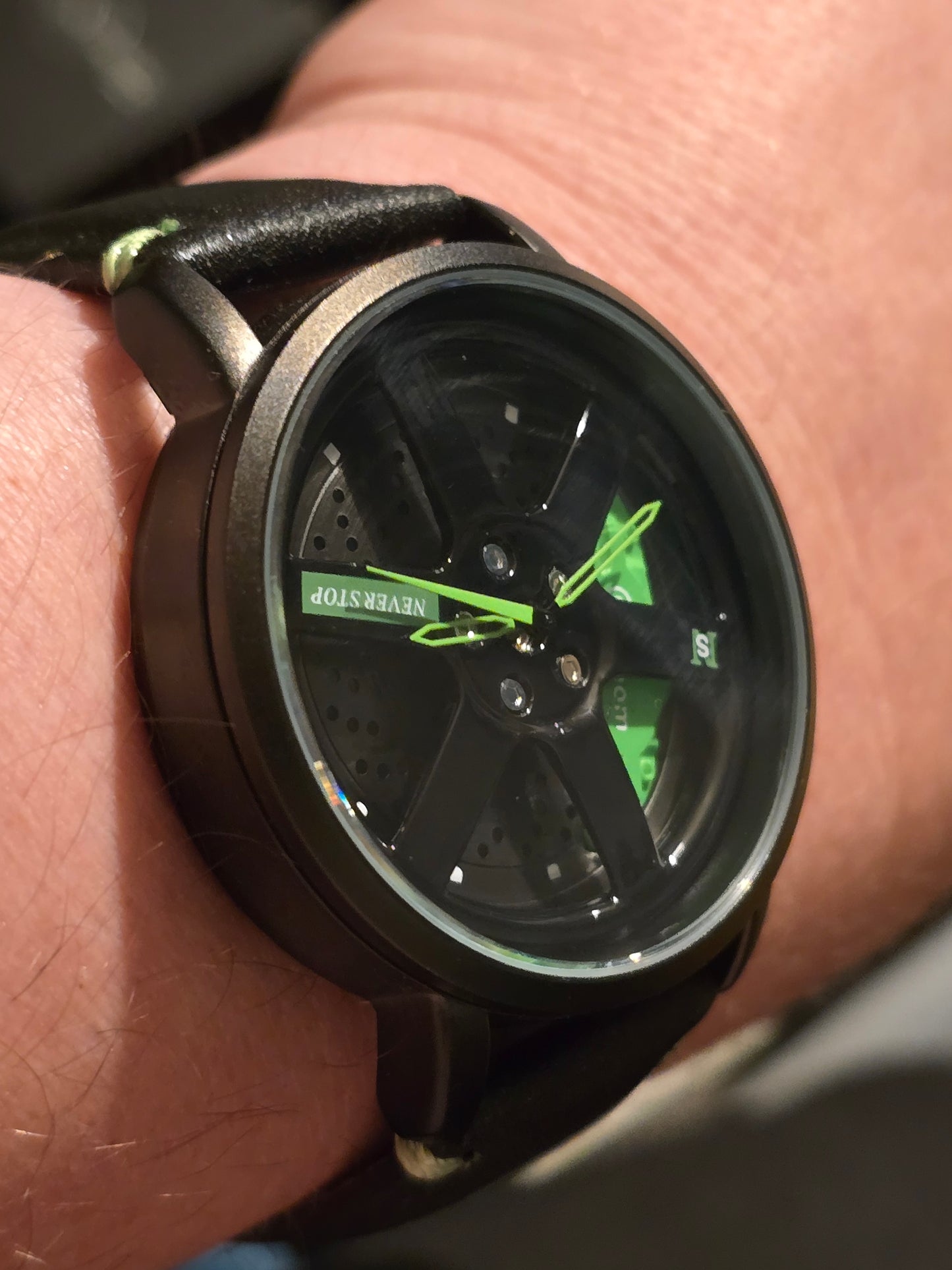 Never Stop Alloy Wheel Design Mens Quartz Watch with Rotating Face - Green - New - 1
