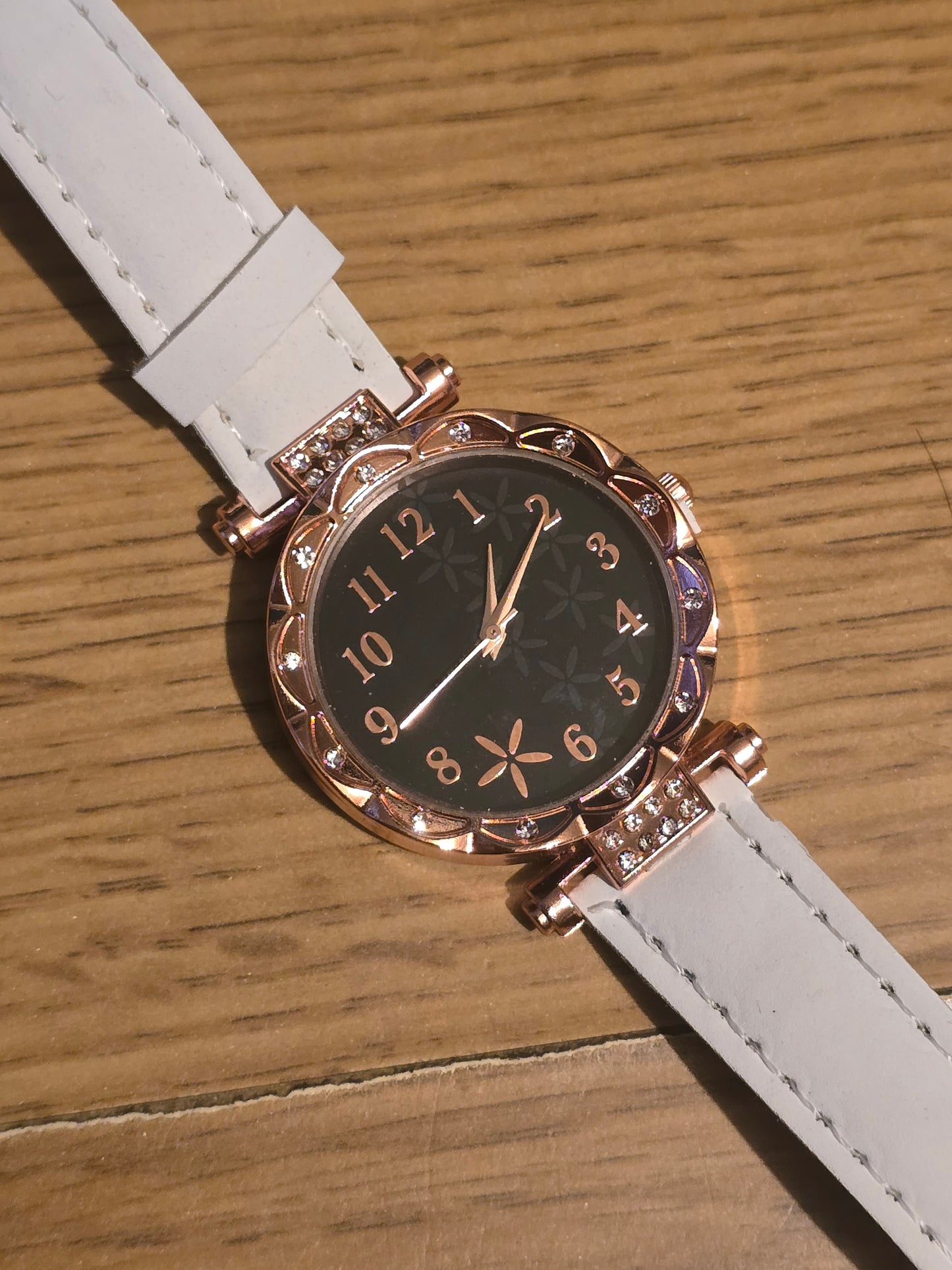 Ladies Quartz Watch - White - New - 1
