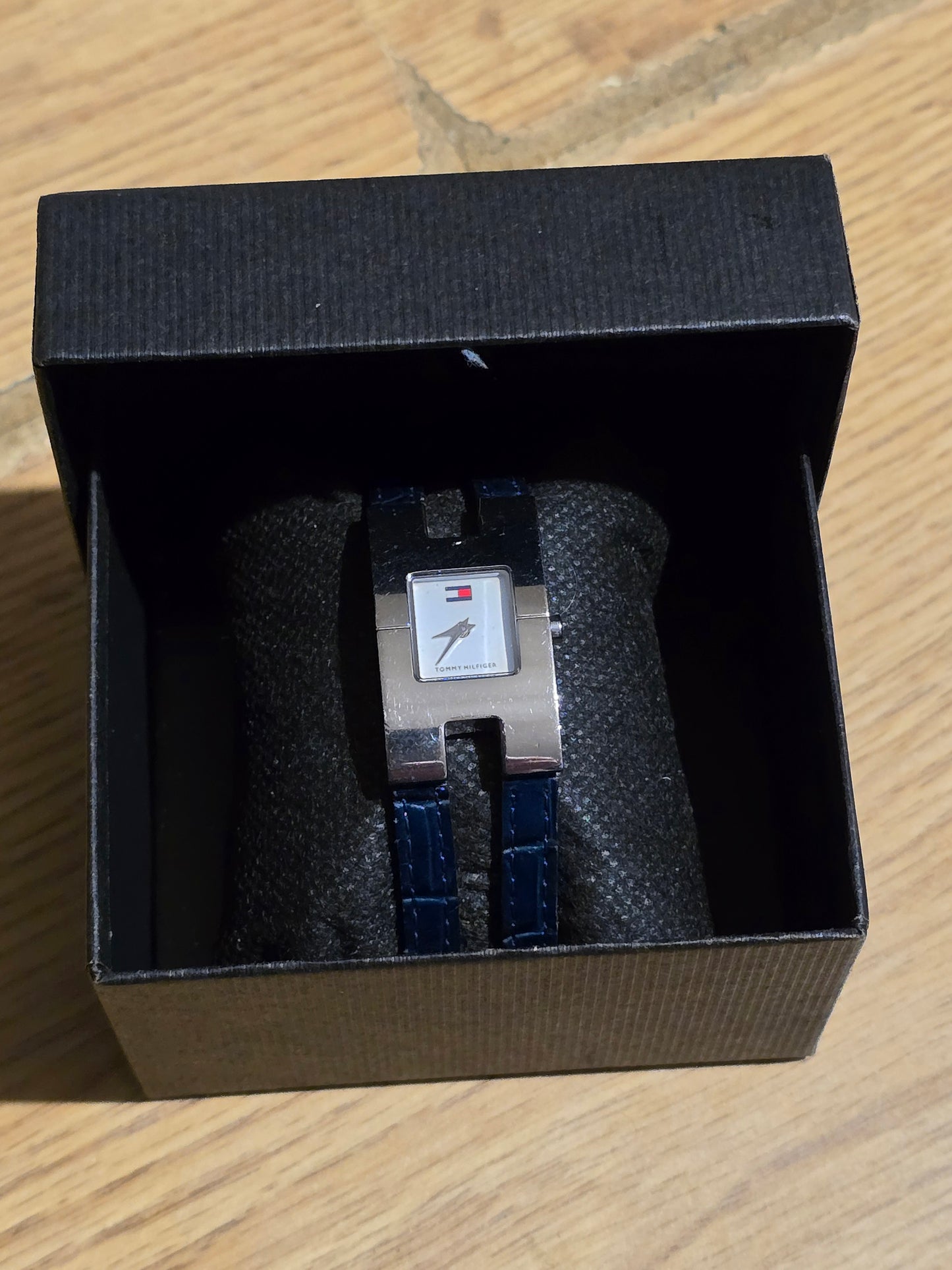 Tommy Hilfiger Ladies Quartz Watch - Pre-owned