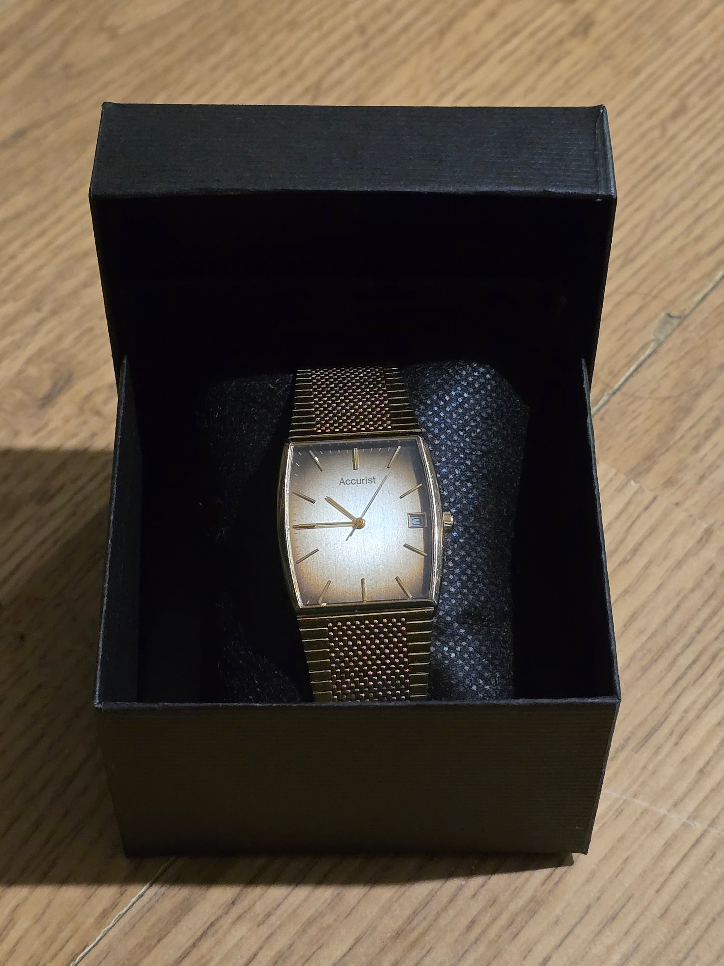 Accurist Ladies Gold Coloured Quartz Watch - Pre-owned