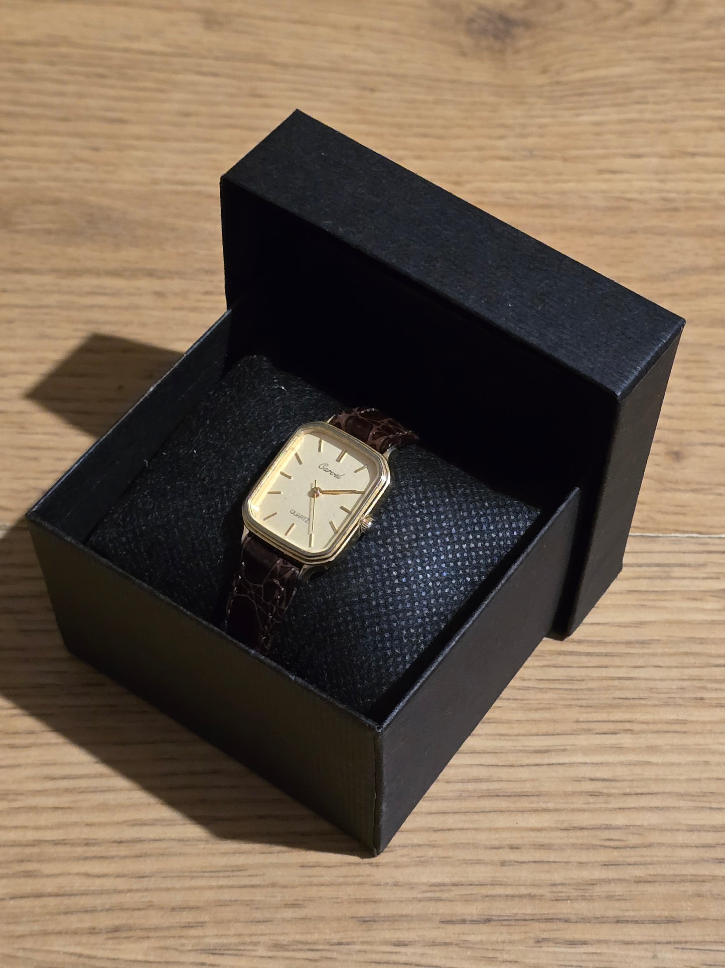 Carvel Gold Coloured Ladies Quartz Watch - Pre-owned