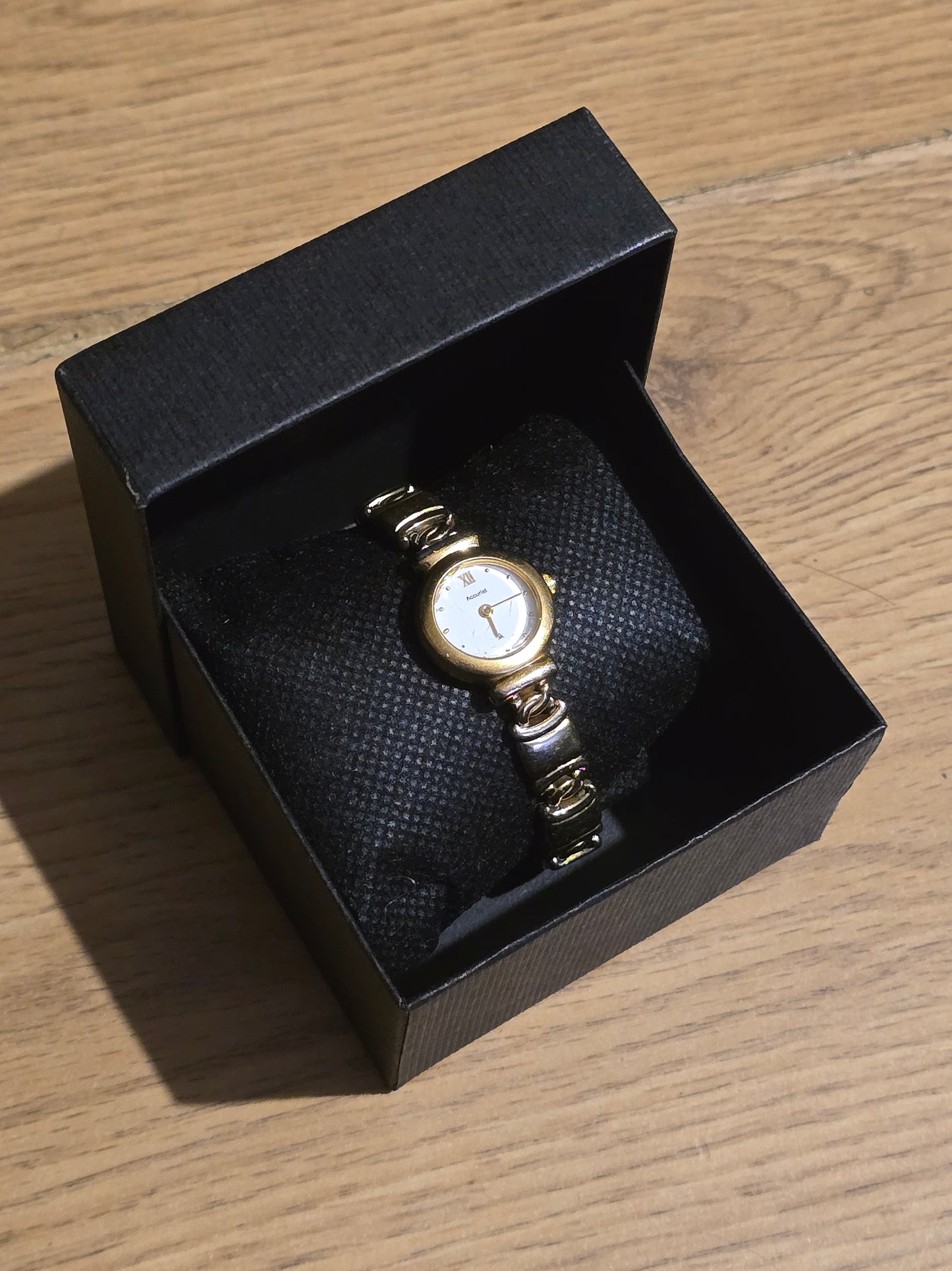 Accurist Ladies Gold Plated Quartz Dress Watch - Pre-owned