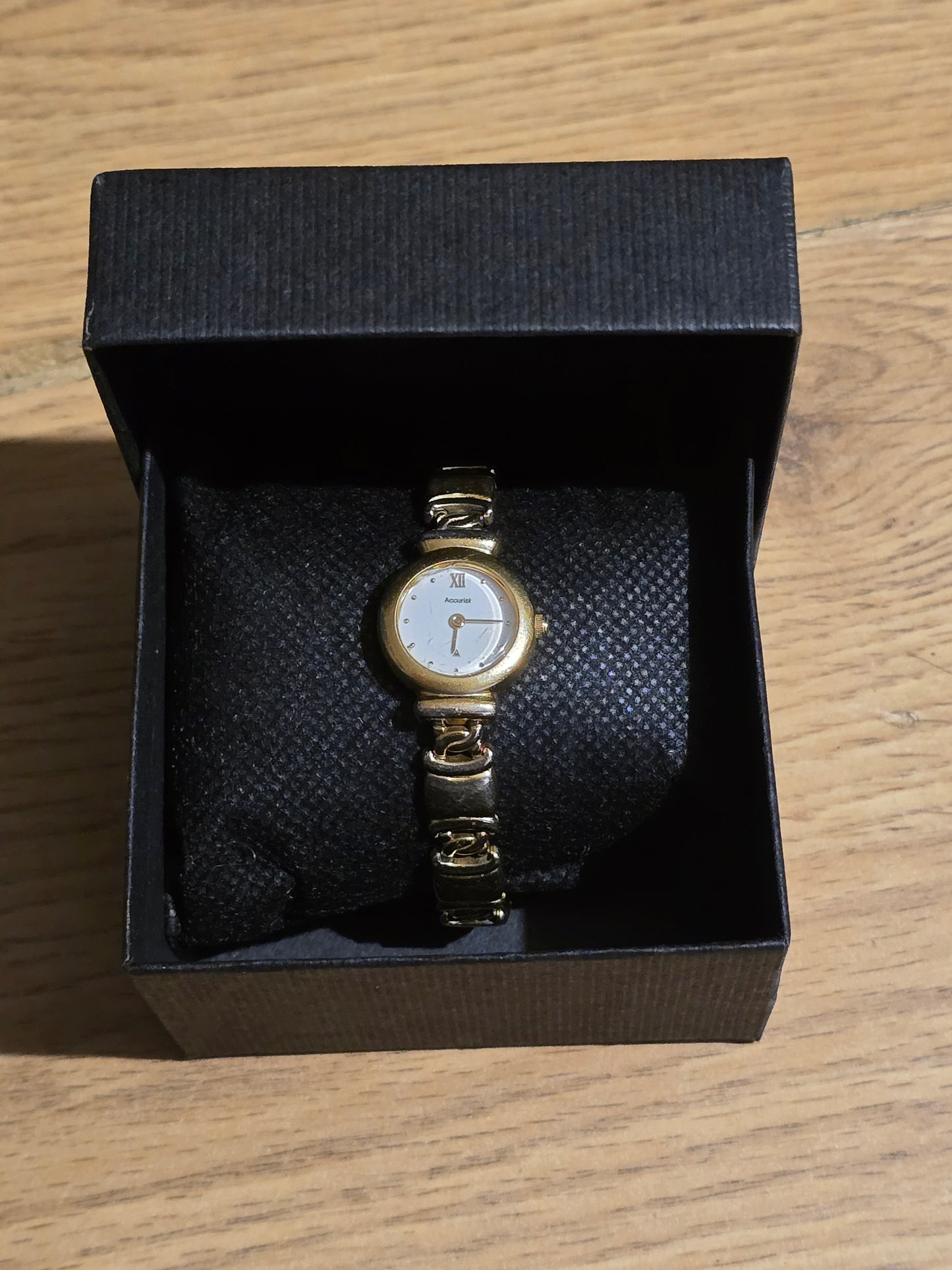 Accurist Ladies Gold Plated Quartz Dress Watch - Pre-owned