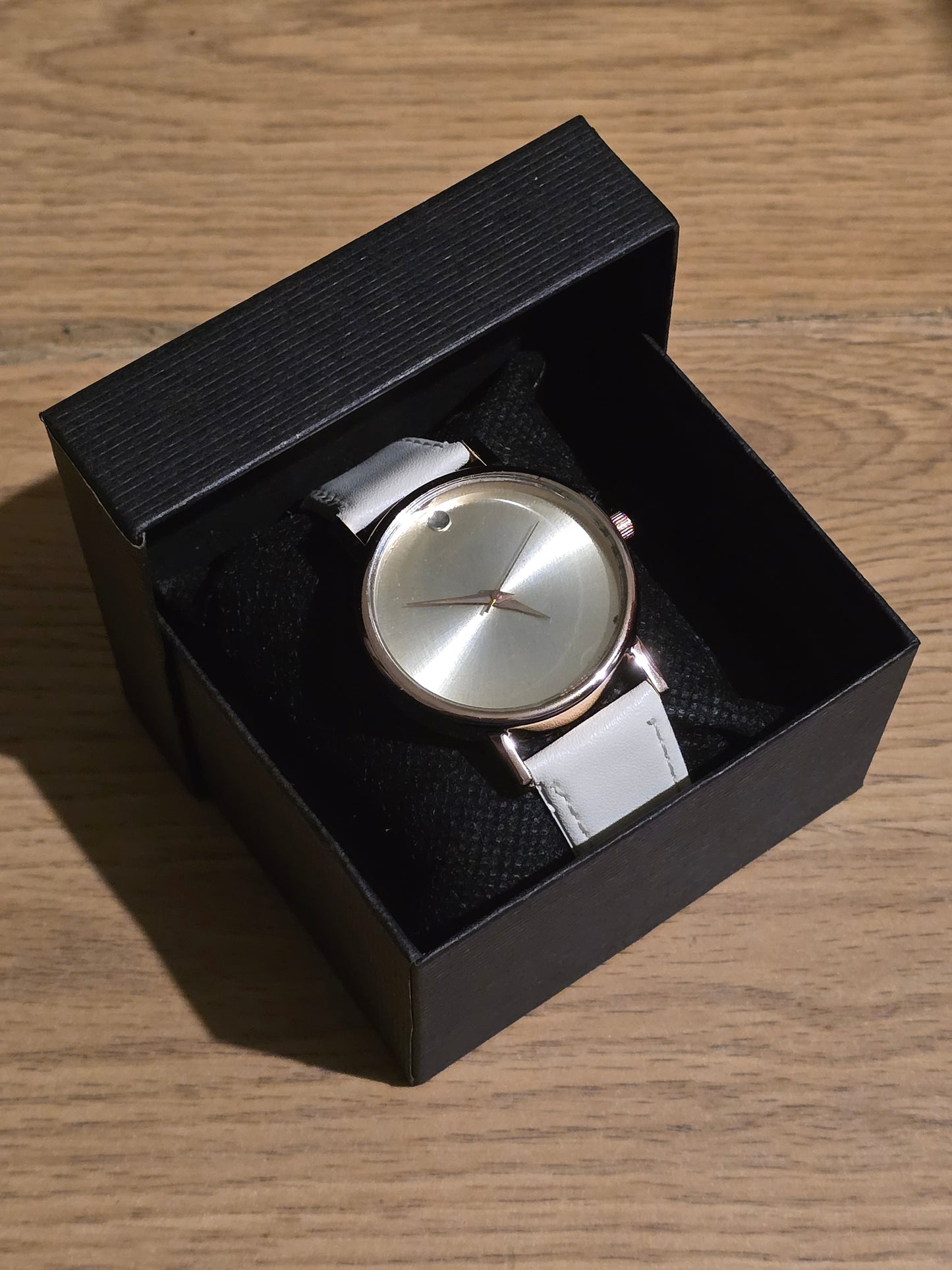 Mens / Unisex Minimalist Quartz Watch - New - 9