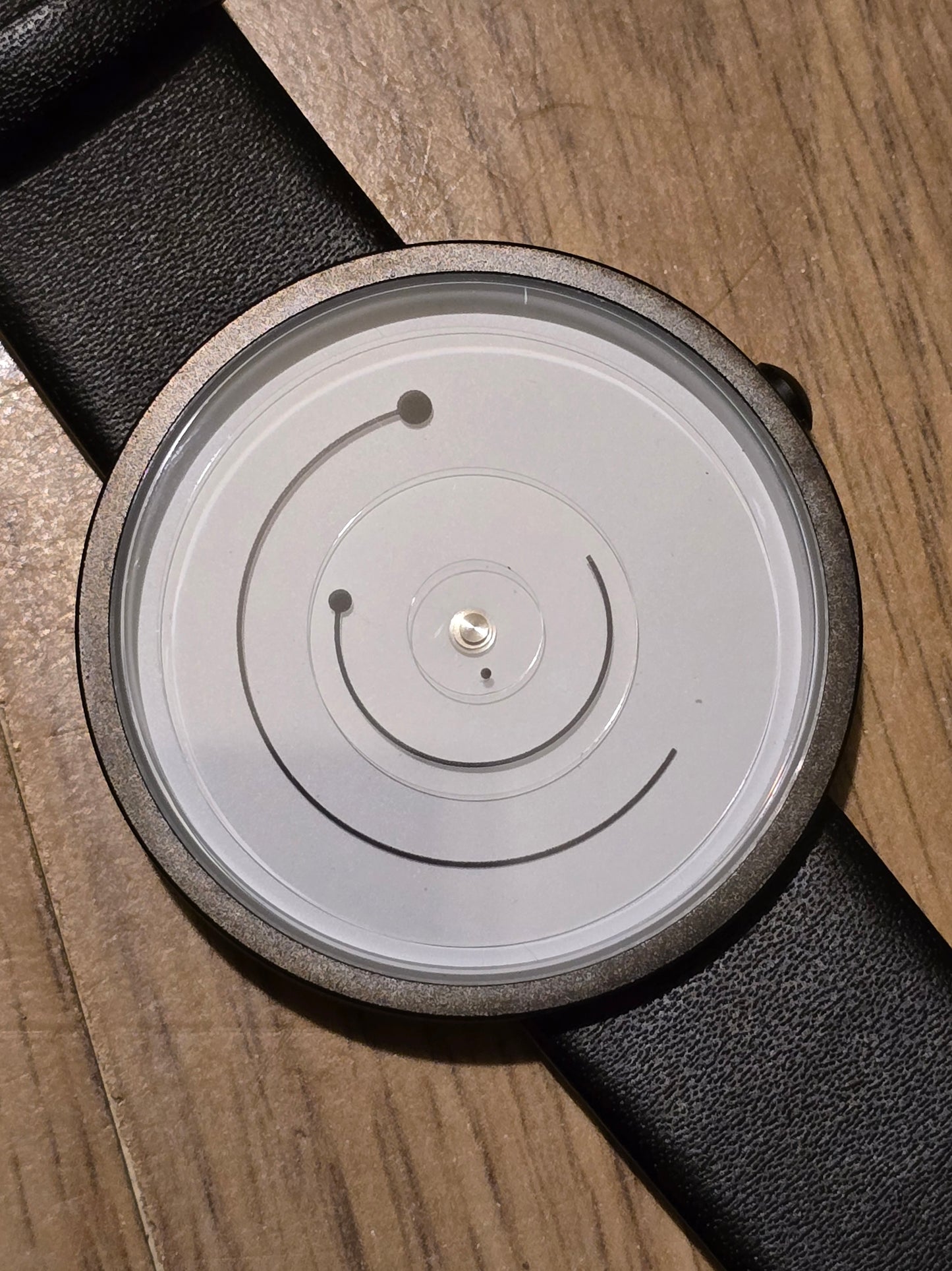 Minimalist Unisex Quartz Watch - New - 1