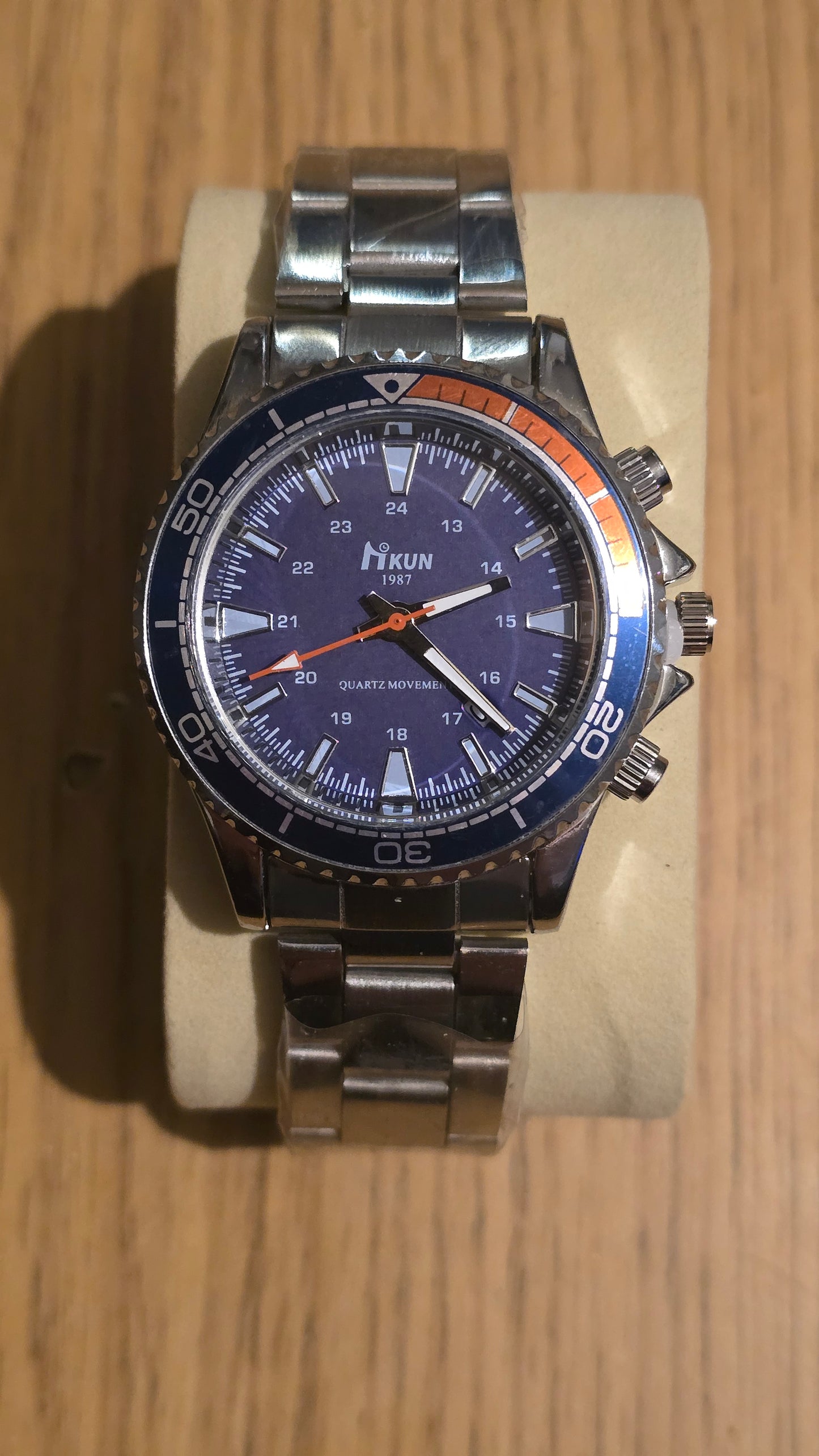 Kun Mens / Unisex Quartz Watch