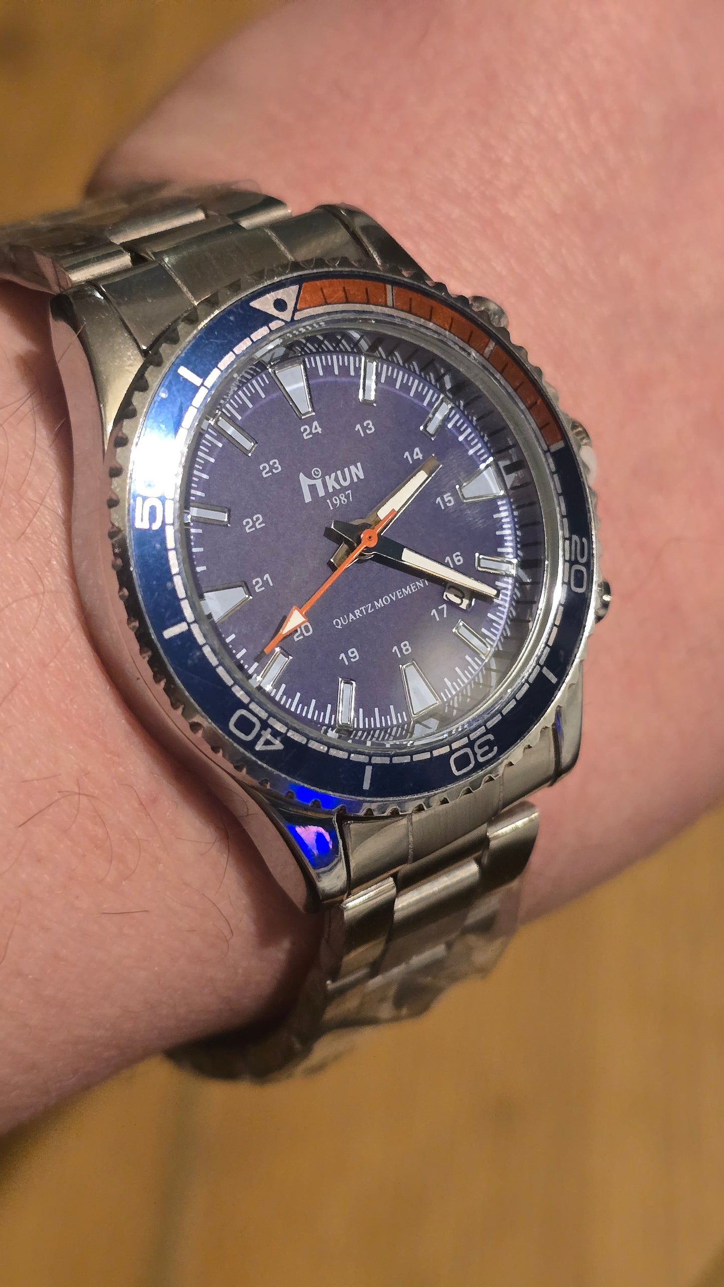 Kun Mens / Unisex Quartz Watch