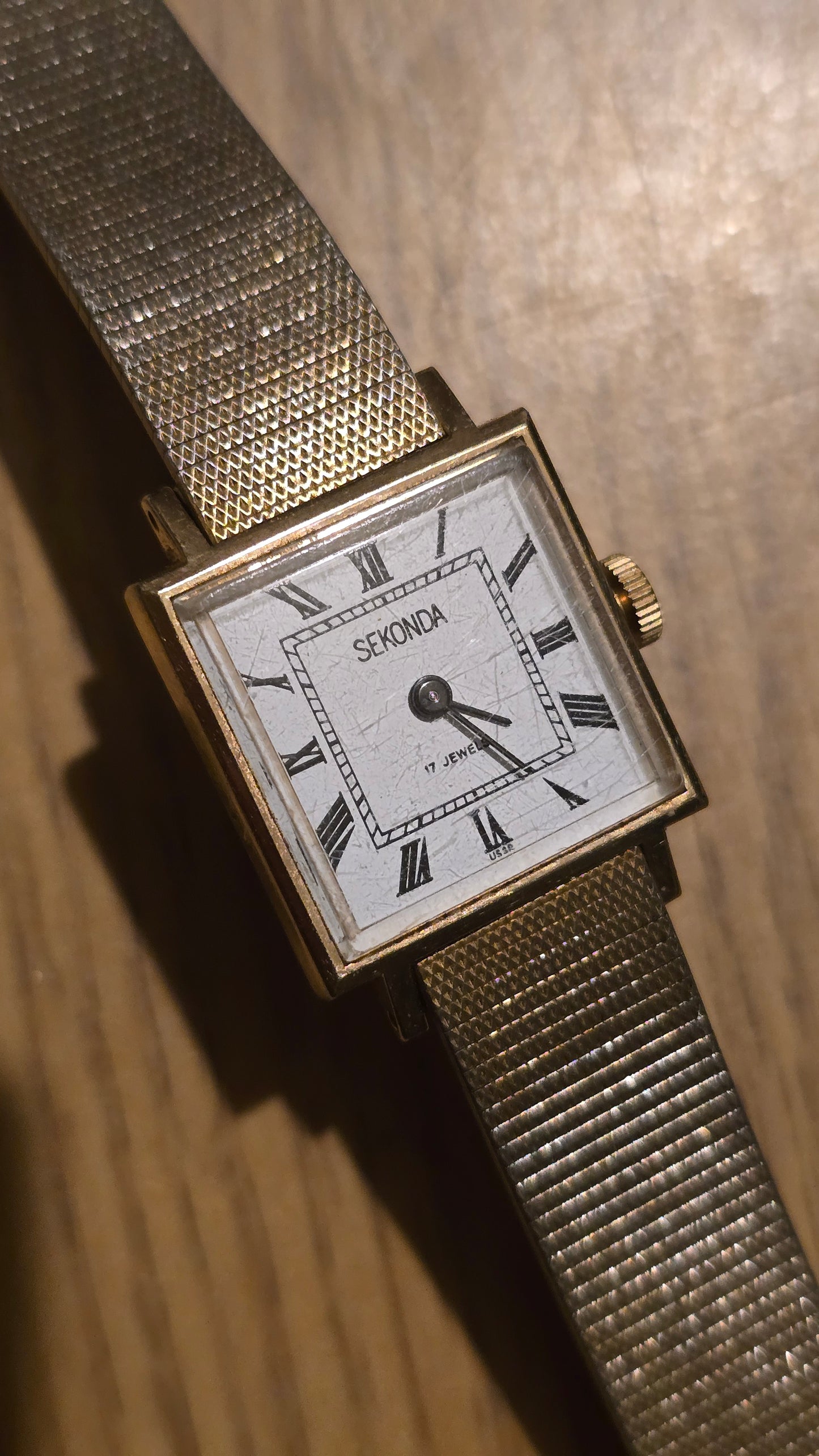 Sekonda Vintage Ladies Mechanical Wind-up Watch - Pre-owned