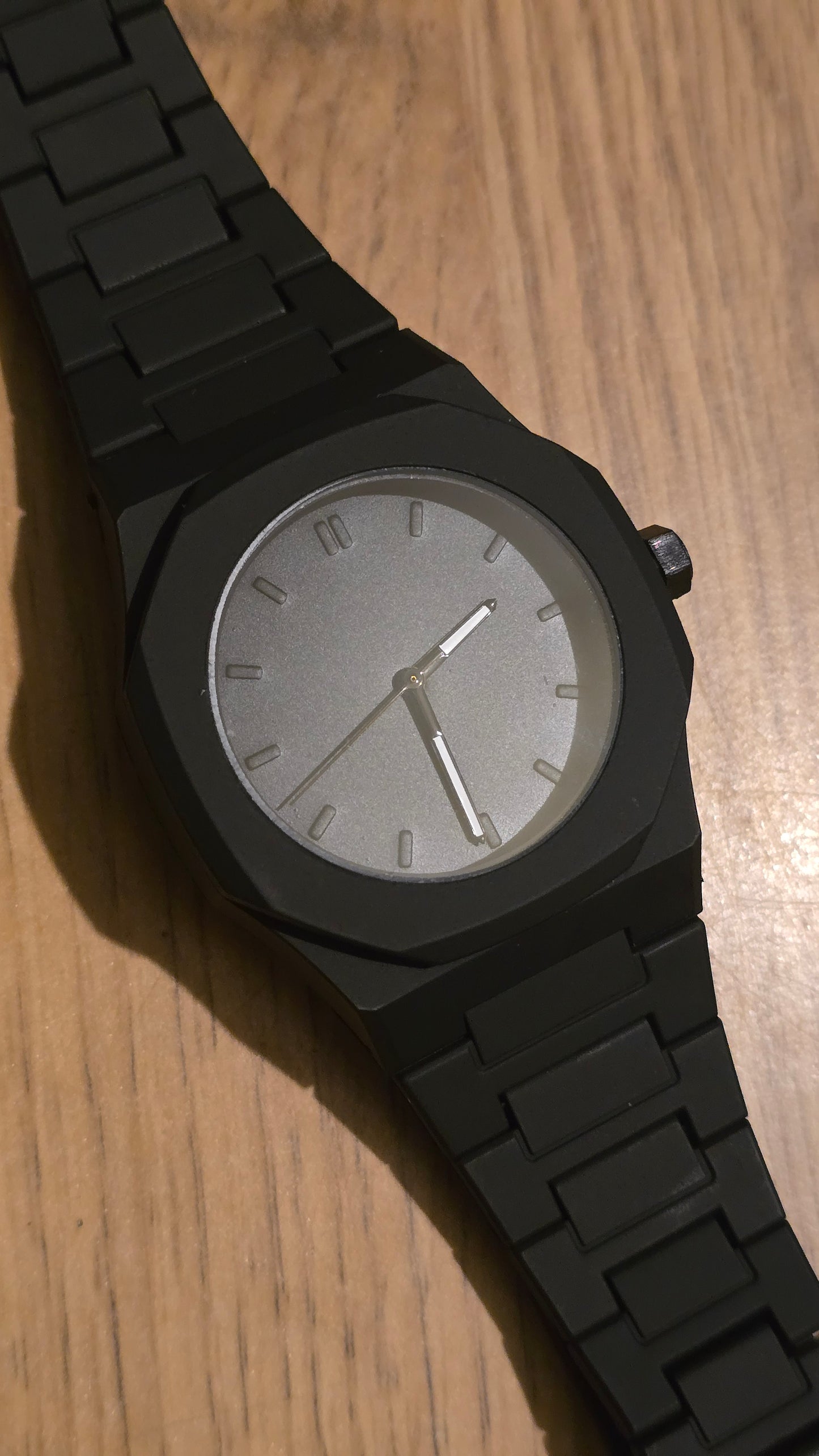 Mens / Unisex Black Quartz Watch - New
