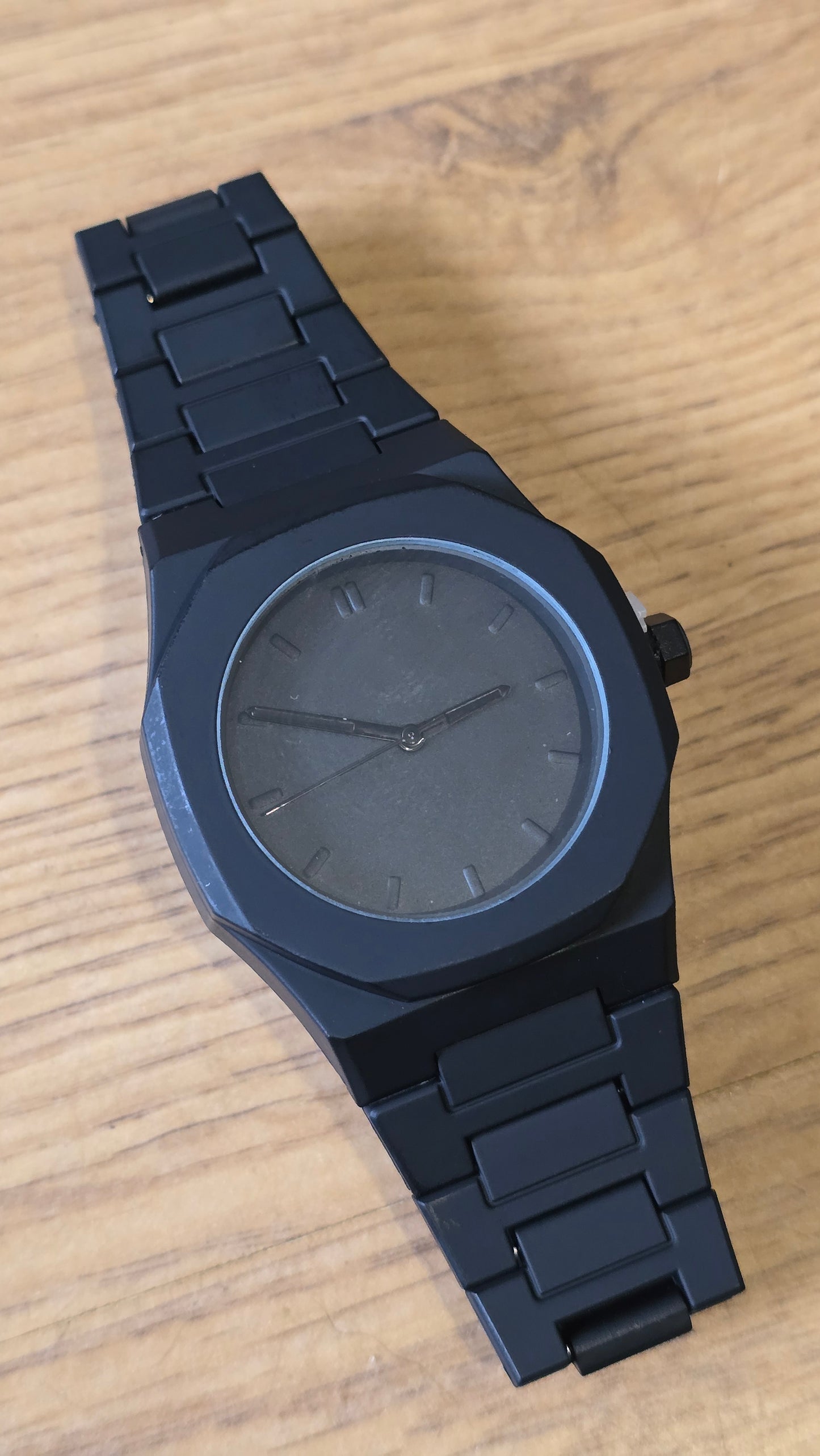Mens / Unisex Black Quartz Watch - 1