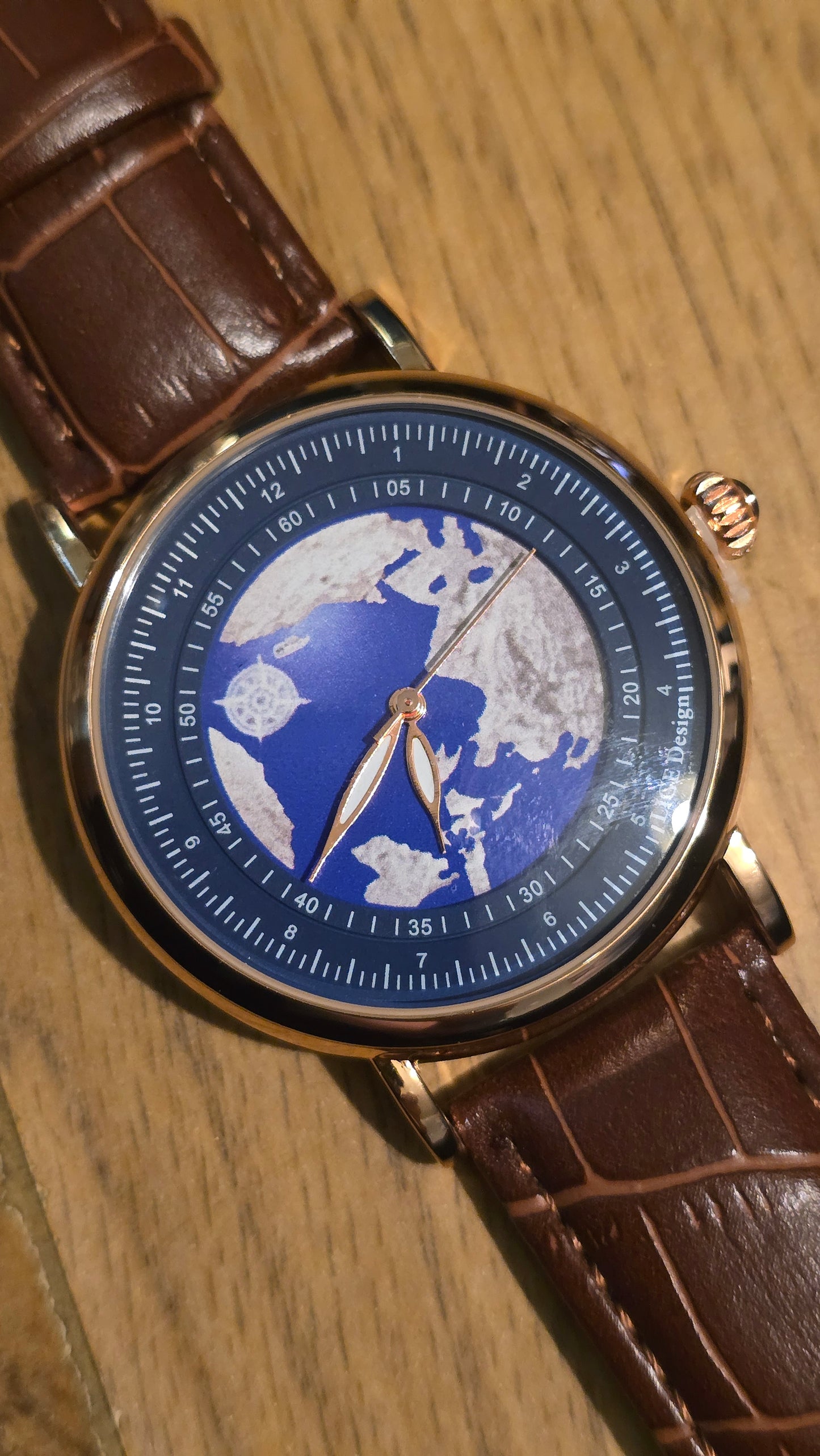 Lige Mens Earth Quartz Watch - New