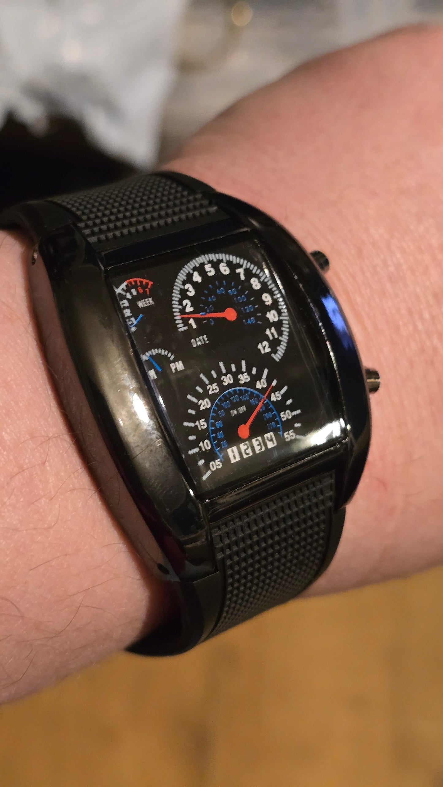 Mens / Unisex Racing Dashboard Electronic Quartz Watch - New - 1