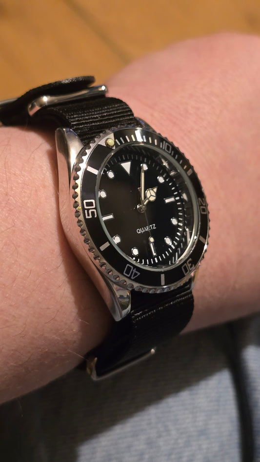 WYW Diver style Mens / Unisex Quartz Watch - New