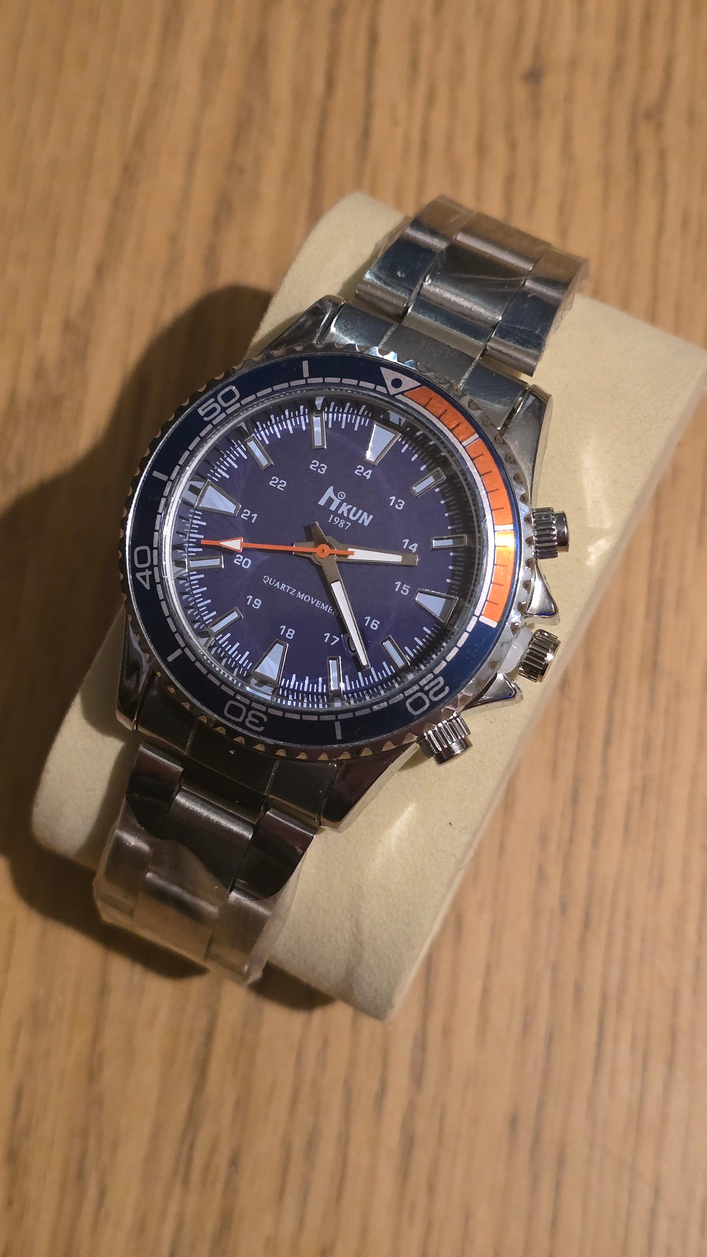 Kun Mens / Unisex Quartz Watch