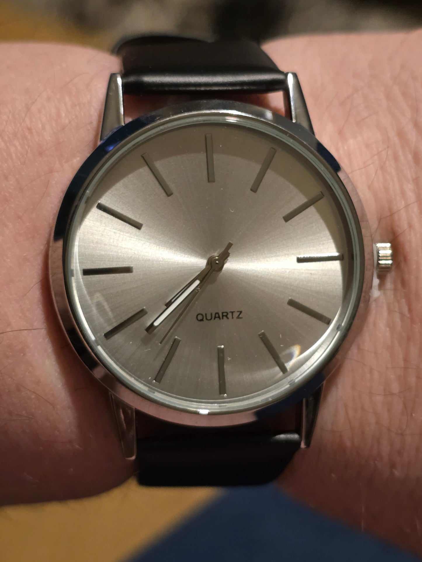 Mens Classic Style Quartz Watch - New - 2