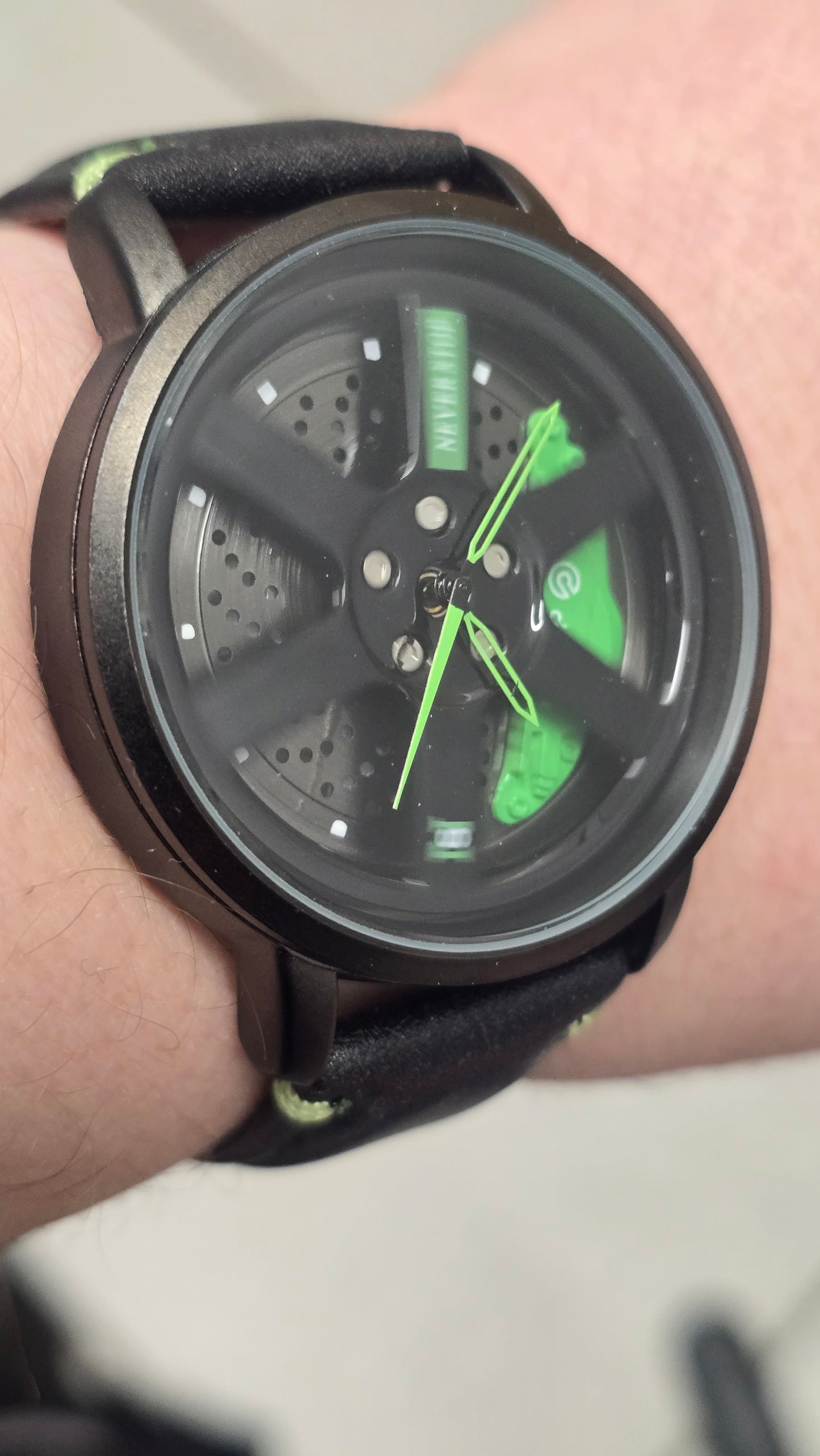 Never Stop - Mens Revolving Alloy Wheel Style Quartz Watch - Green - New