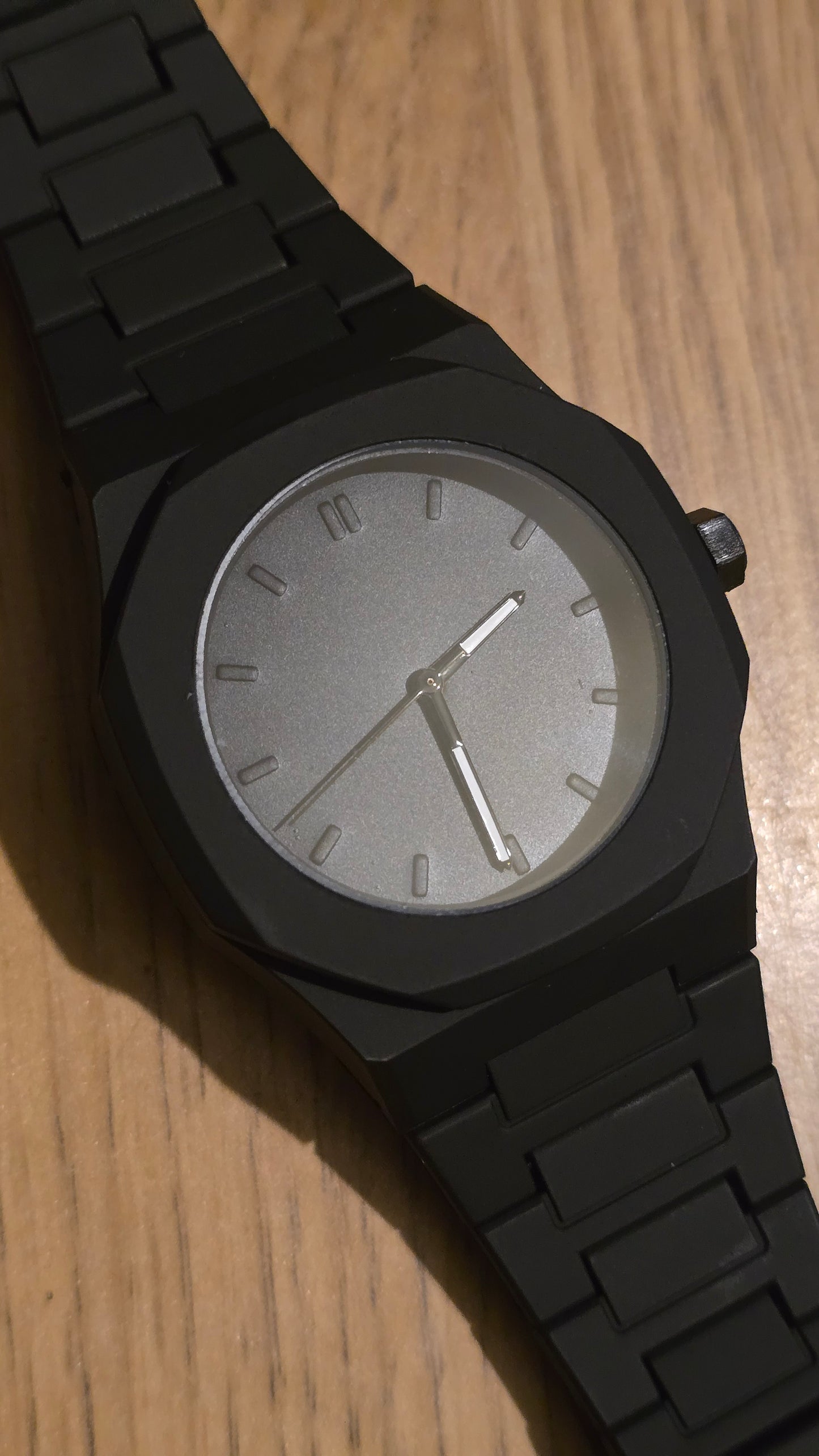 Mens / Unisex Black Quartz Watch - New