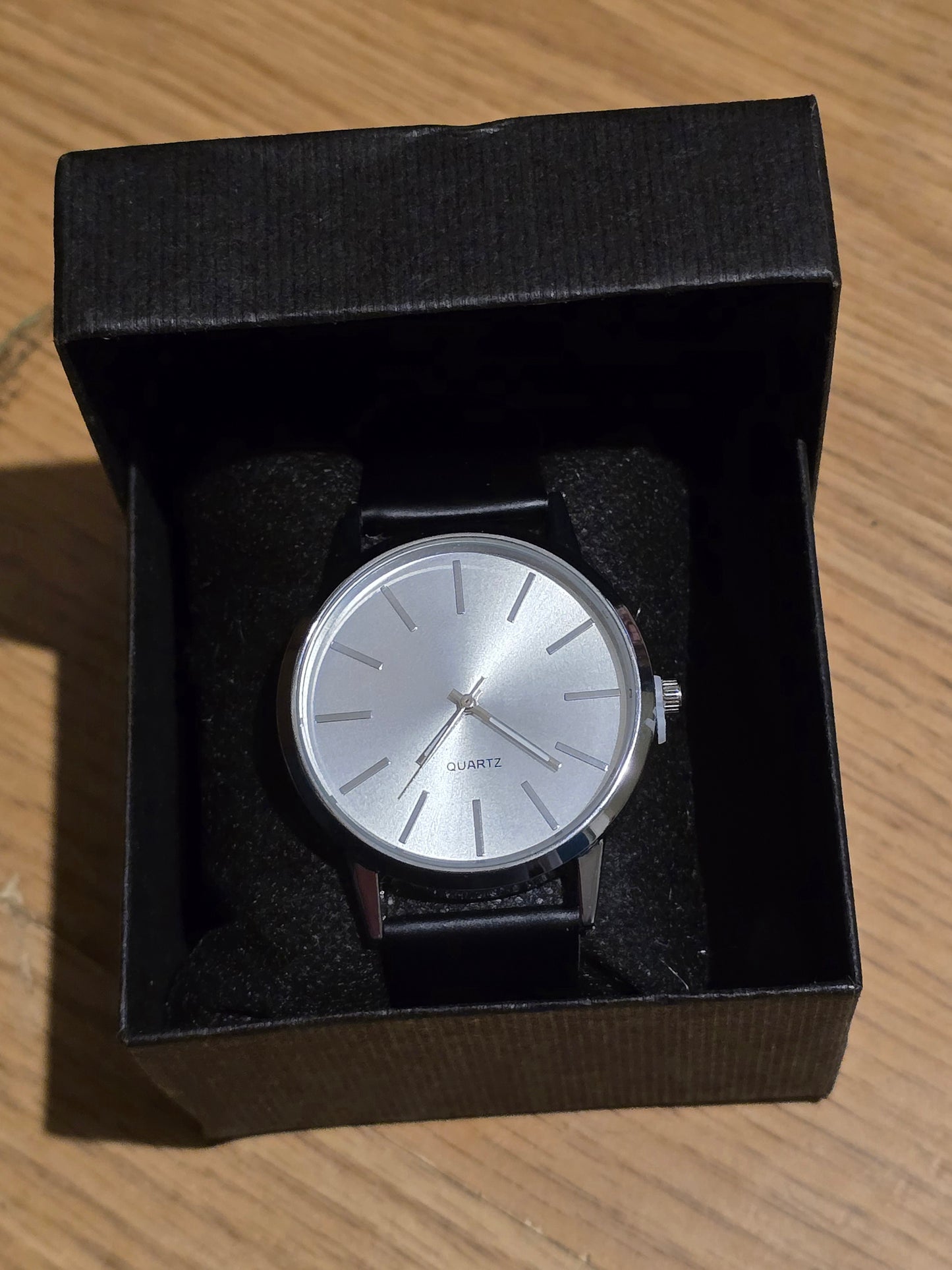 Mens Classic Style Quartz Watch - New - 2