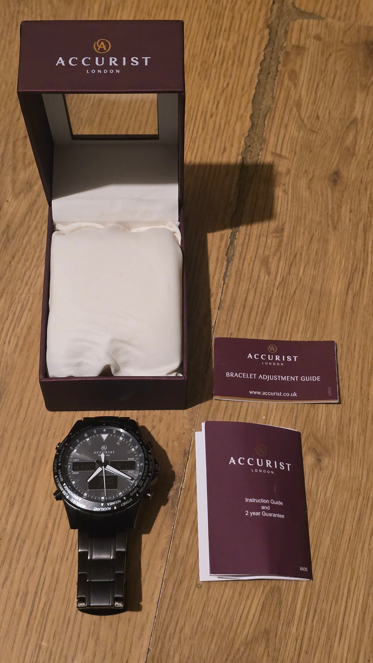 Accurist 7102 World Chronograph Quartz Watch - New - 1