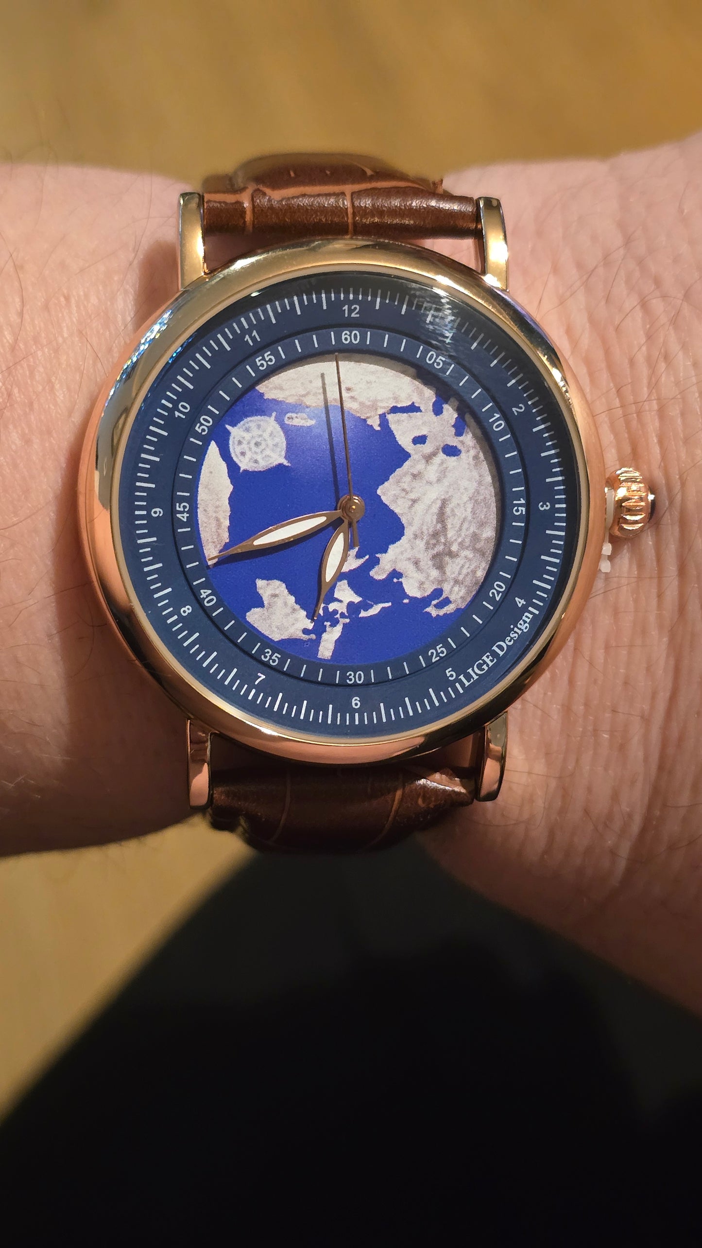 Lige Mens Earth Quartz Watch - New