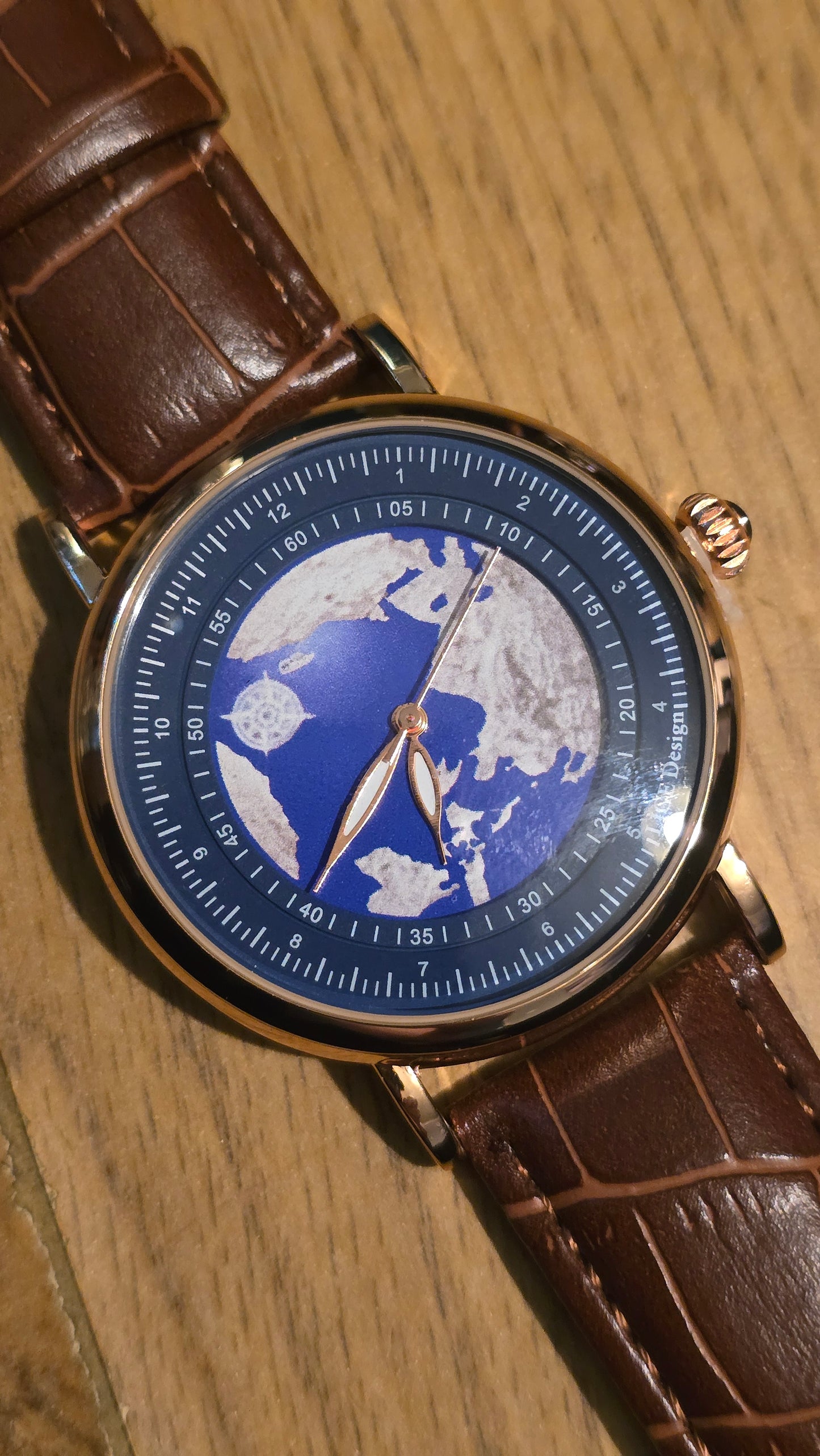 Lige Mens Earth Quartz Watch - New