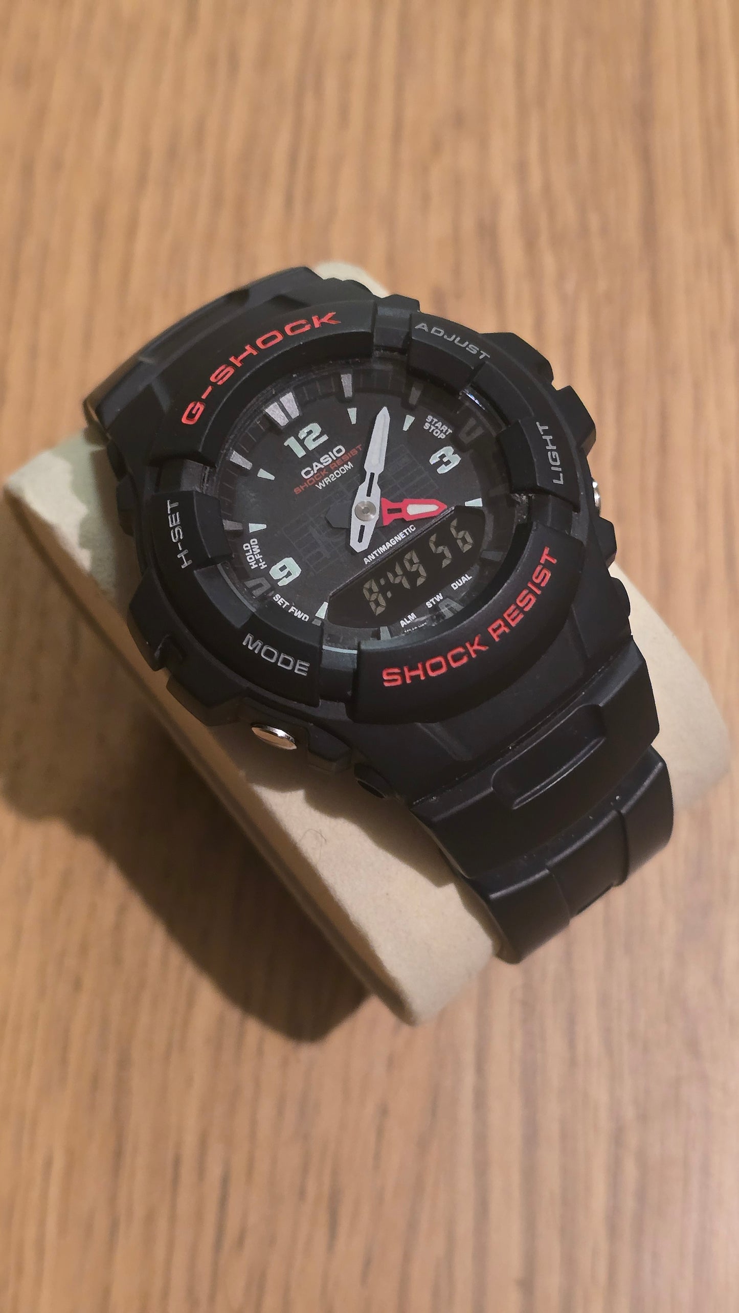Casio G-100 G-Shock Mens Quartz Watch - Pre-owned
