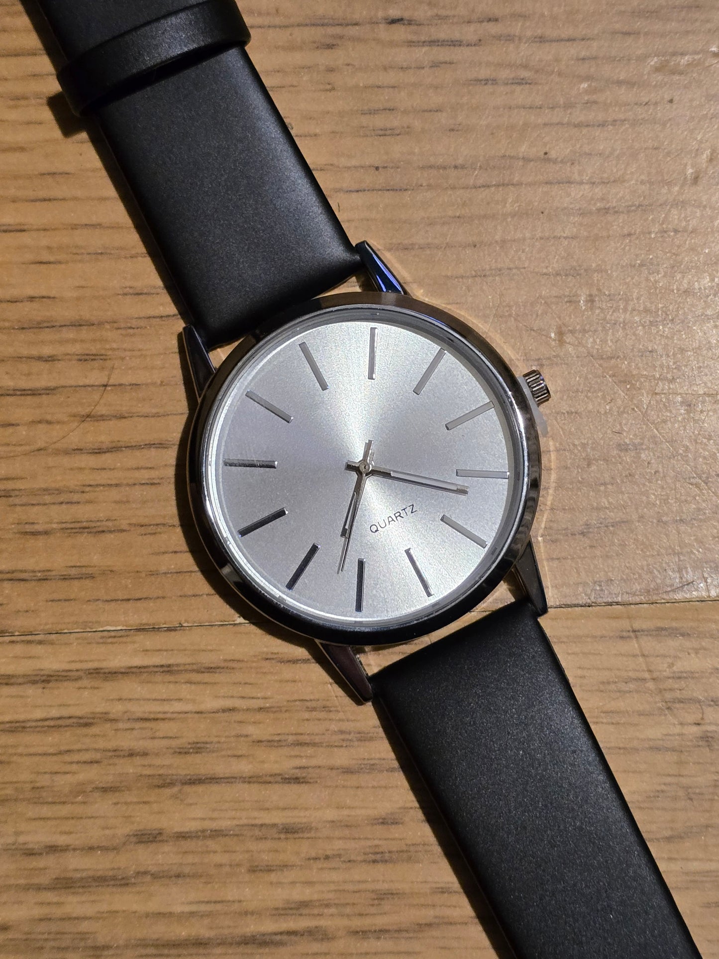 Mens Classic Style Quartz Watch - New - 2