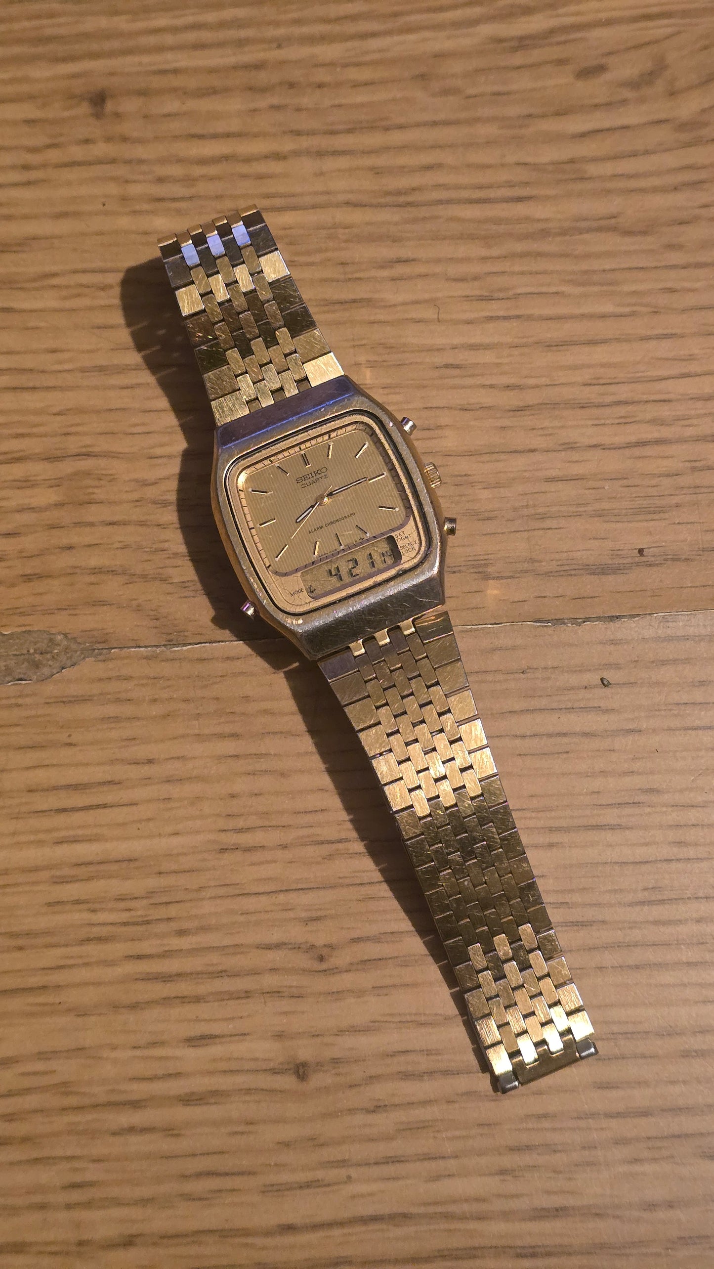 Seiko Gold Coloured Mens Digital / Analogue Vintage Quartz Watch - Pre-owned