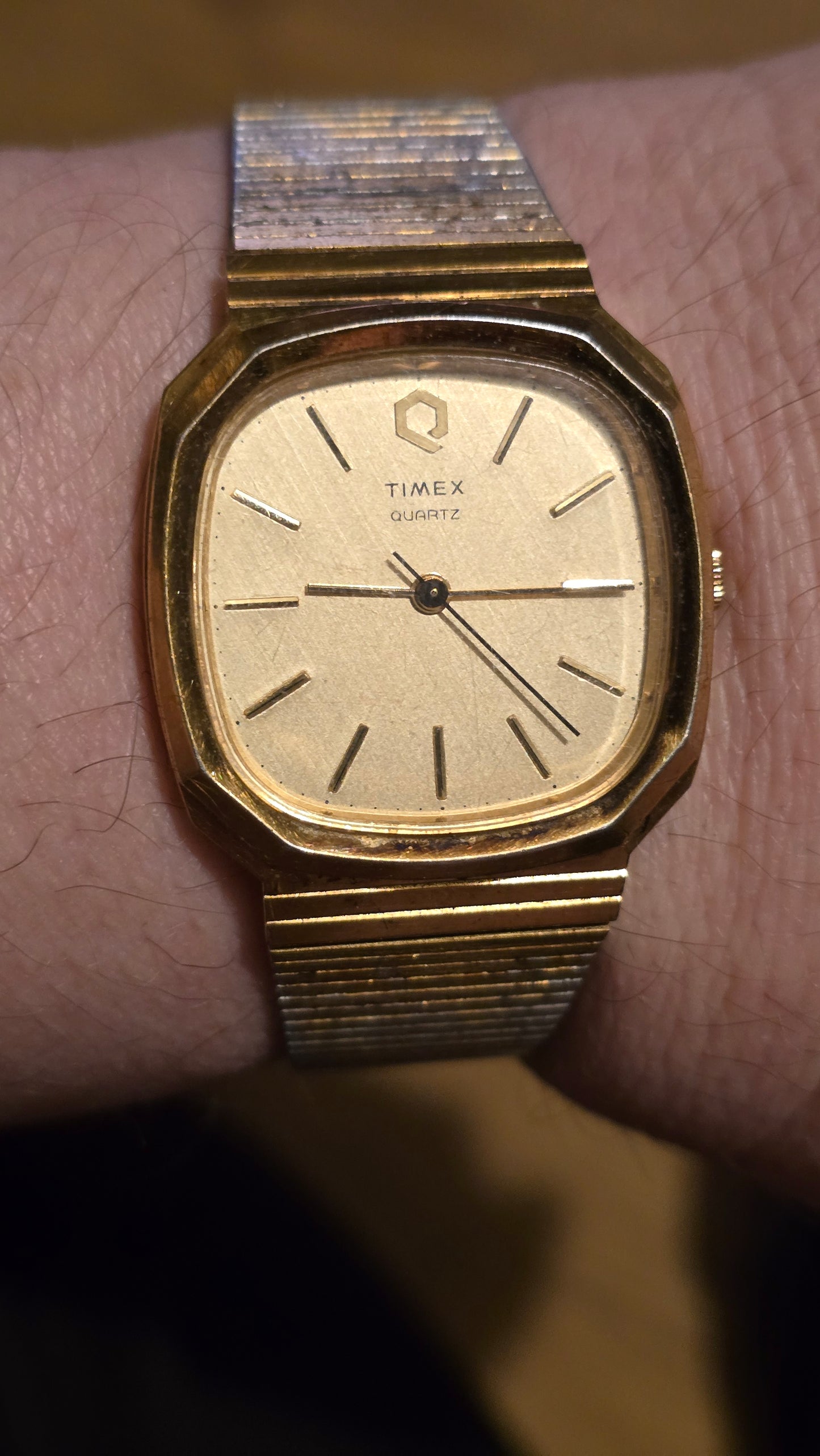 Timex Mens / Unisex Gold Coloured Quartz Watch - 1