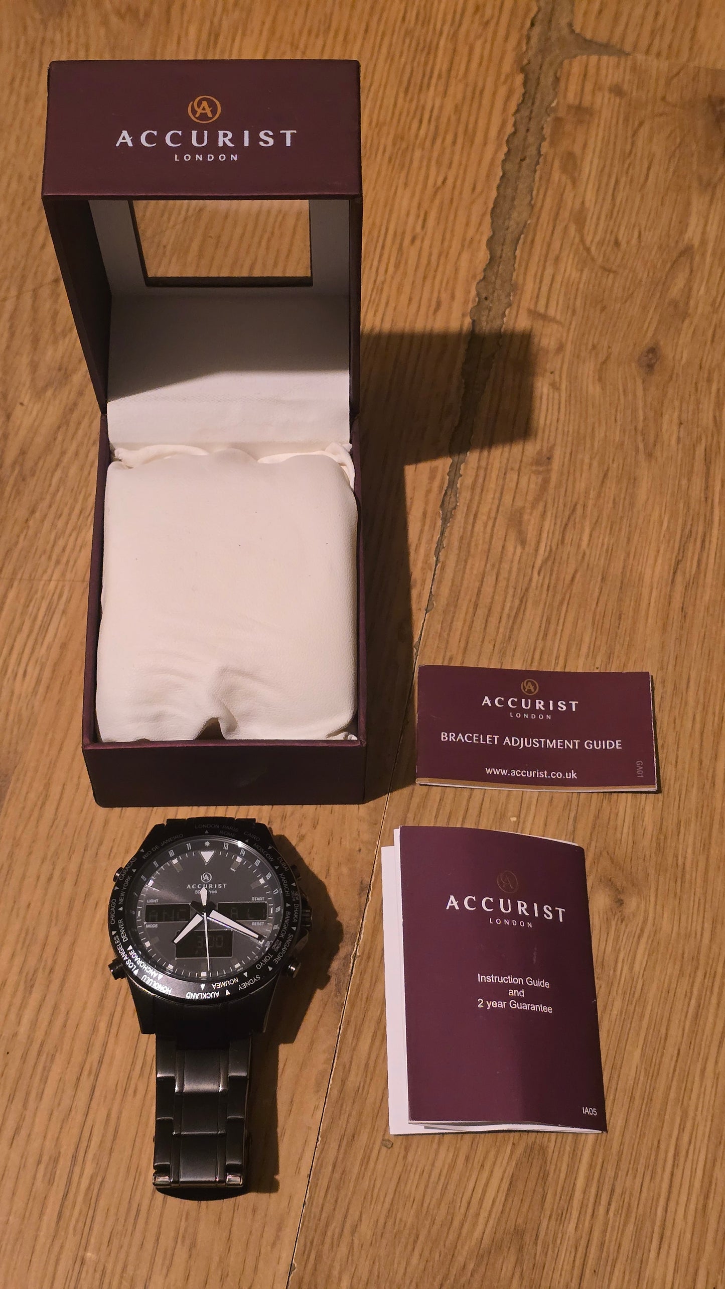 Accurist 7102 World Chronograph Quartz Watch - New - 1